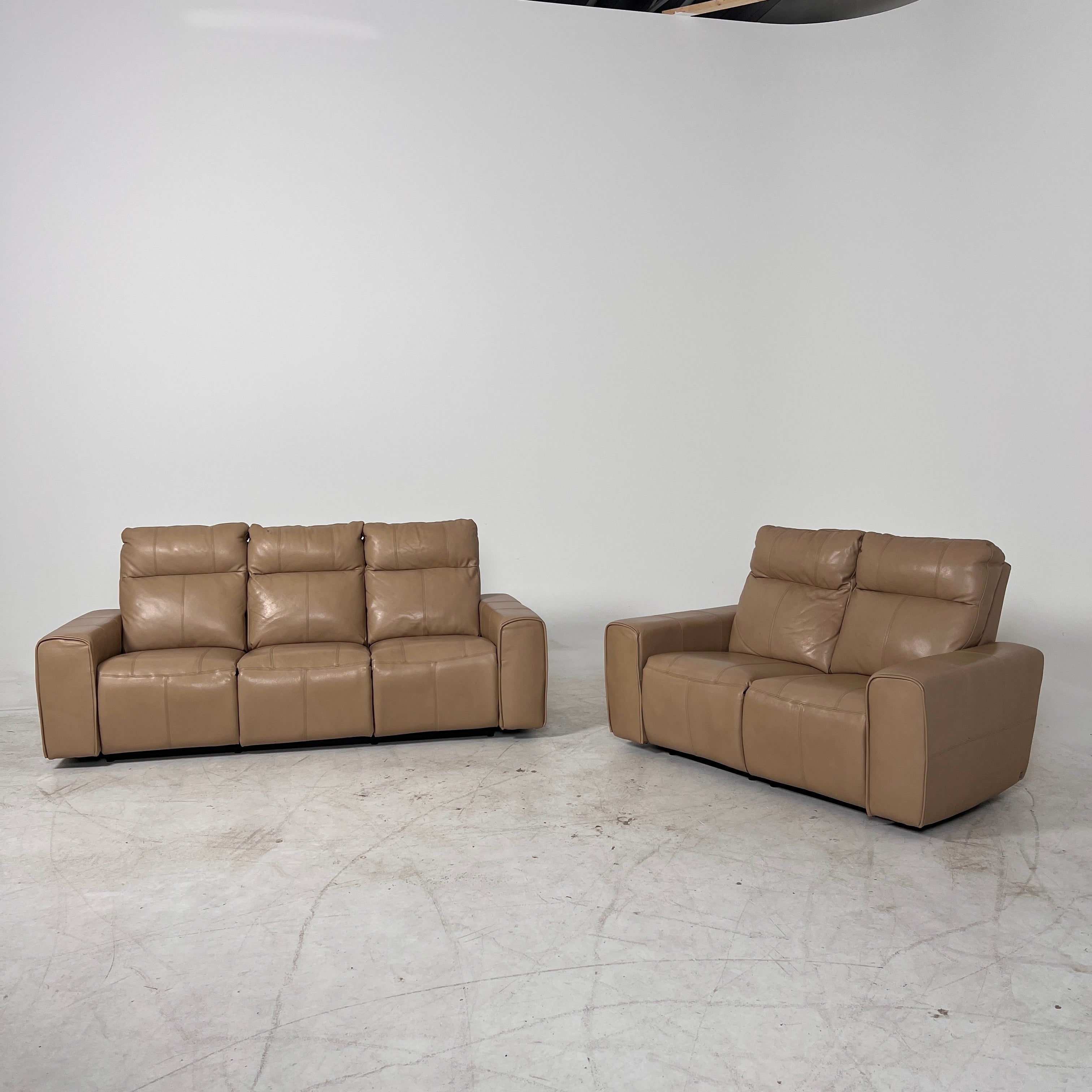 Elran Leather Sofa and Loveseat. 3+2 couch set. delivery available