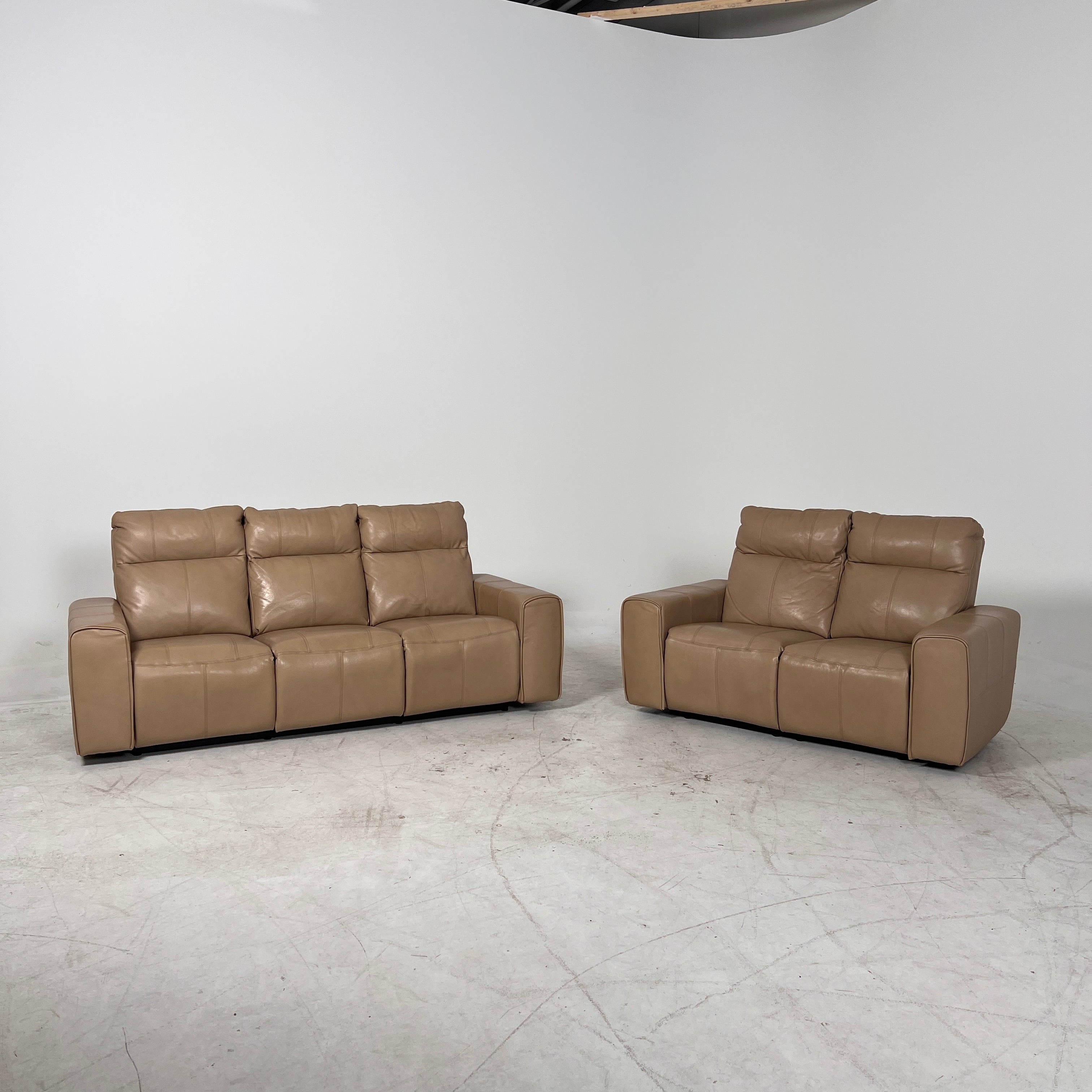 Elran Leather Sofa and Loveseat. 3+2 couch set. delivery available
