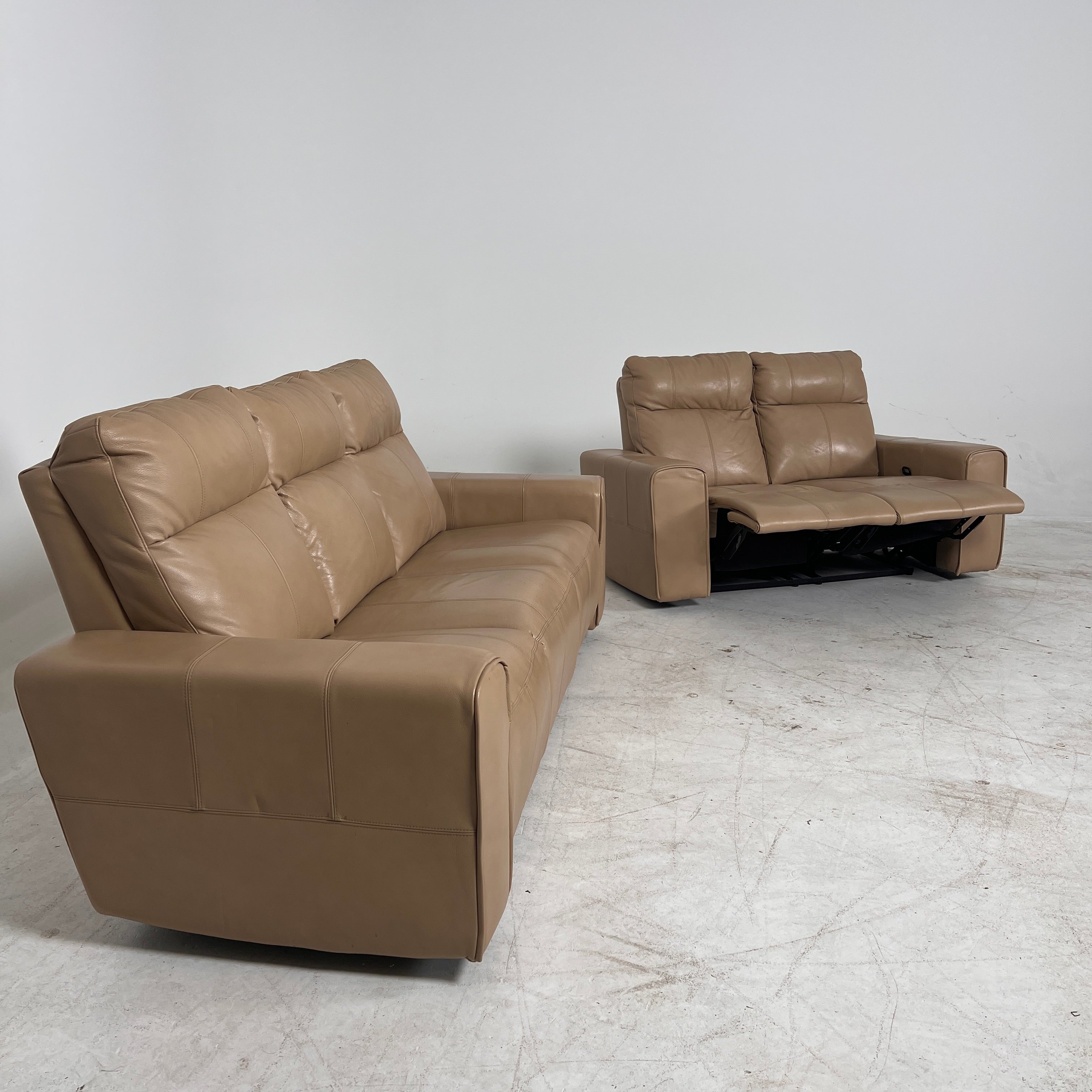 Elran Leather Sofa and Loveseat. 3+2 couch set. delivery available