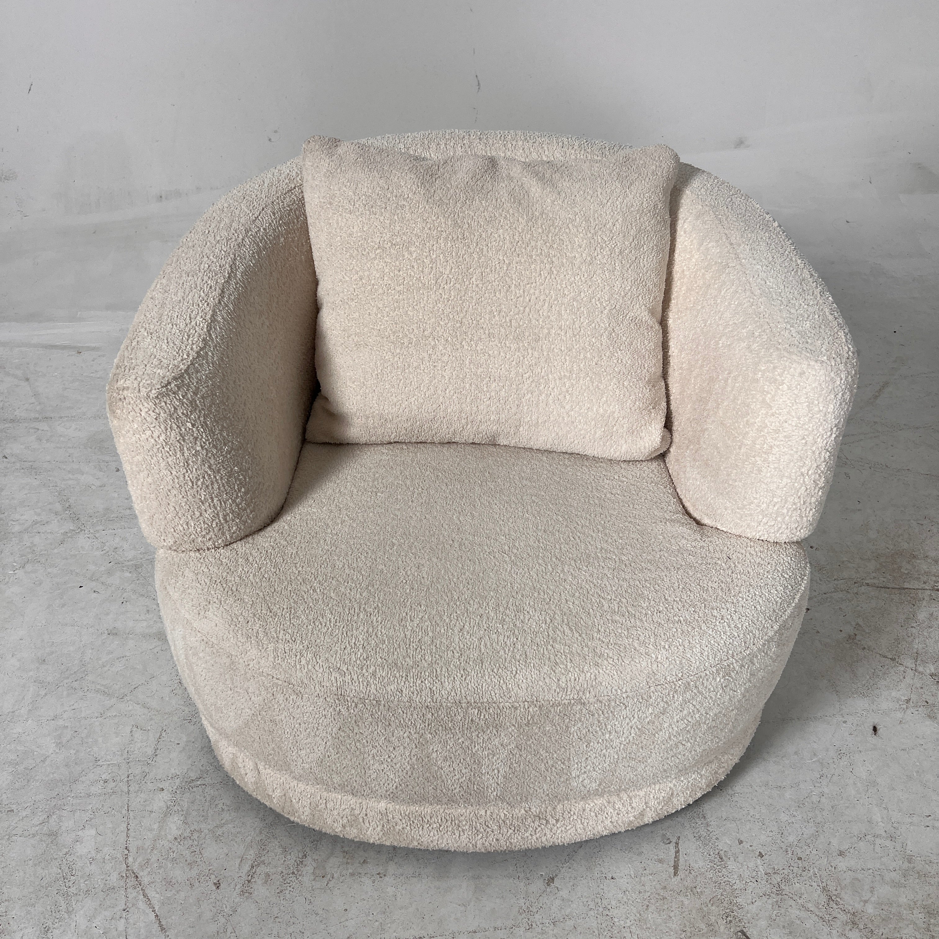 White Boucle Sofa set. 3+1 sofa and chair. delivery available