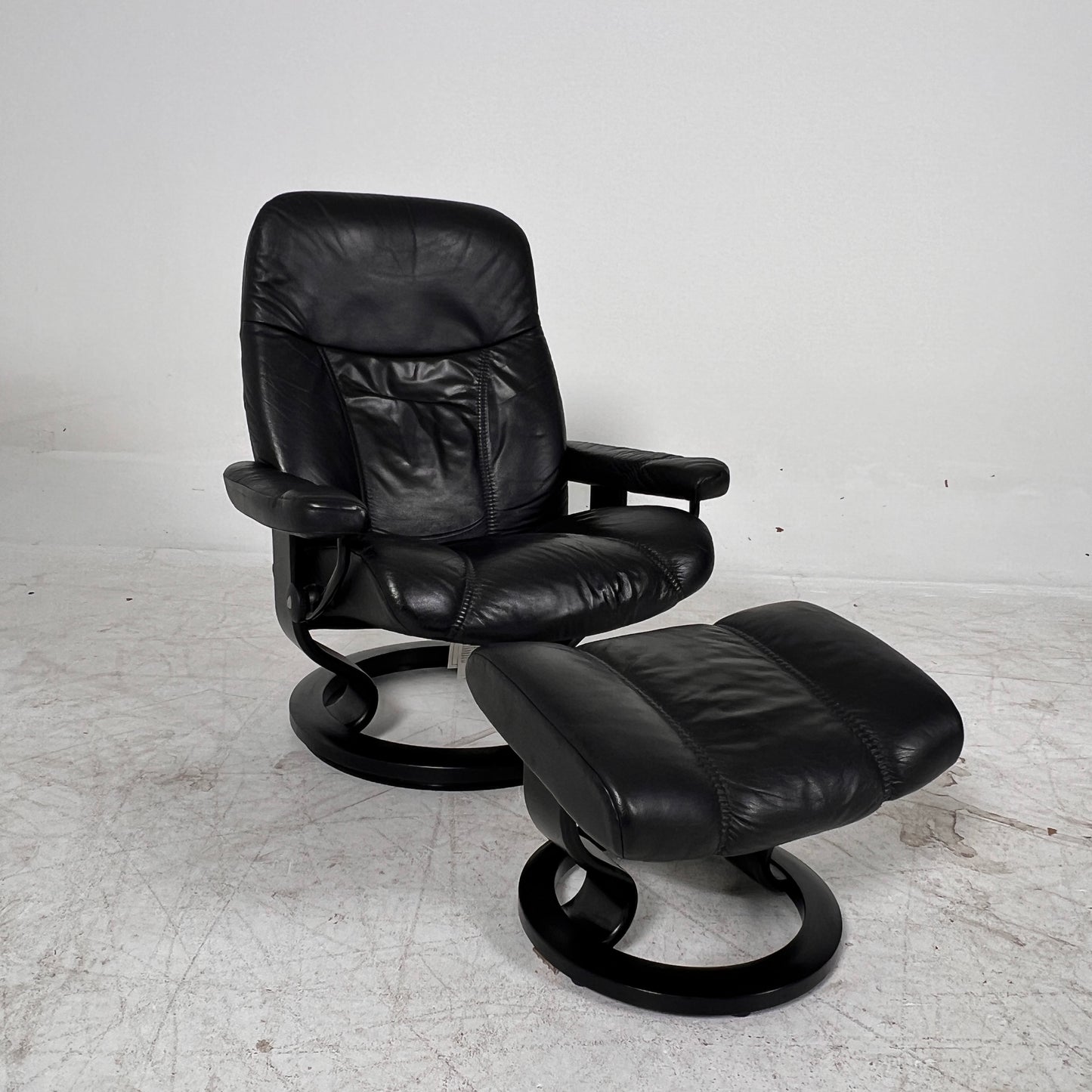 Stressless Ekornes Reclining chair + ottoman. Scan Design chair. delivery available