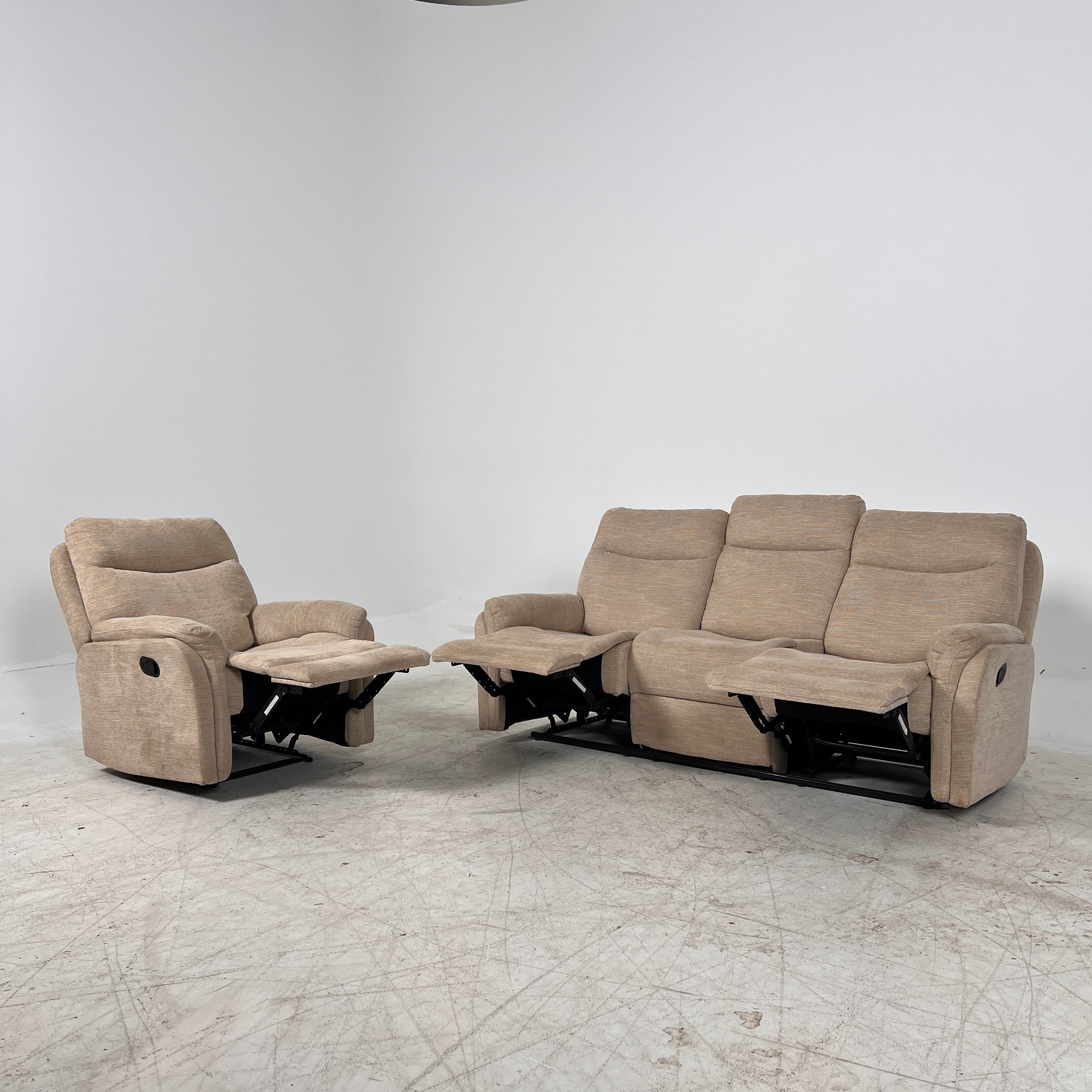 Manual recliner couch set from the brick. 3+1 sofa and armchair. Delivery available