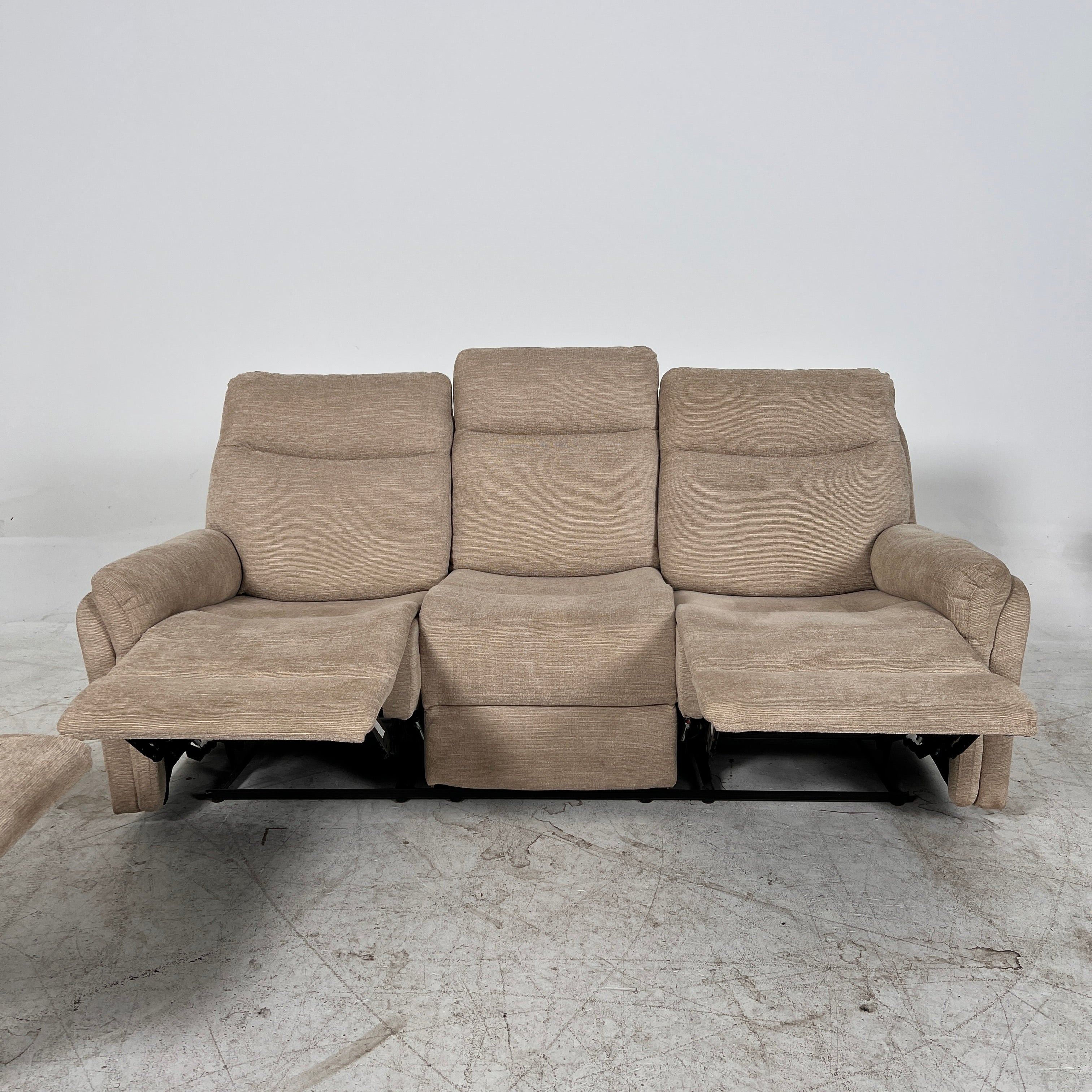 Manual recliner couch set from the brick. 3+1 sofa and armchair. Delivery available
