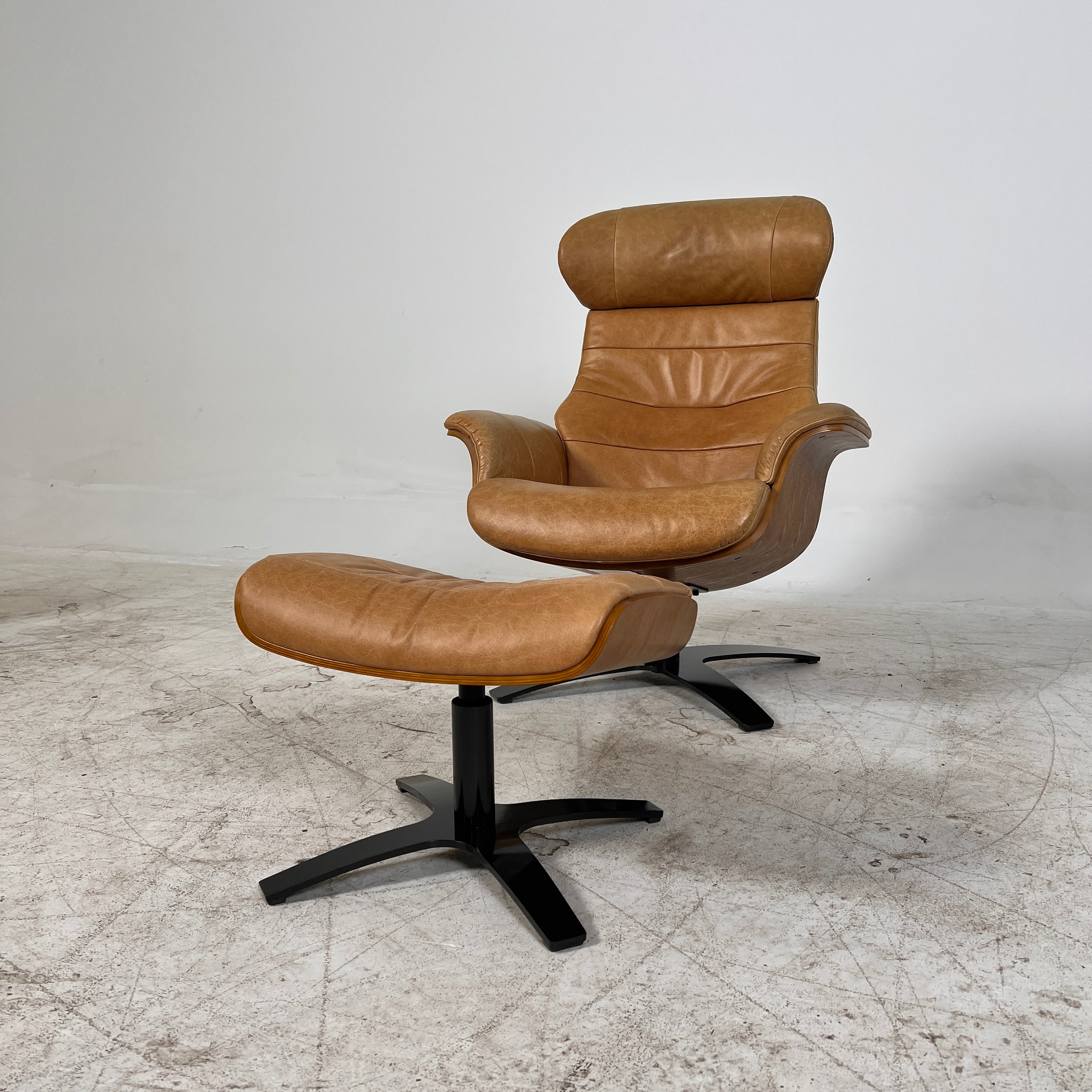 Conform Timeout Genuine Leather Swivel chair + ottoman. Delivery available
