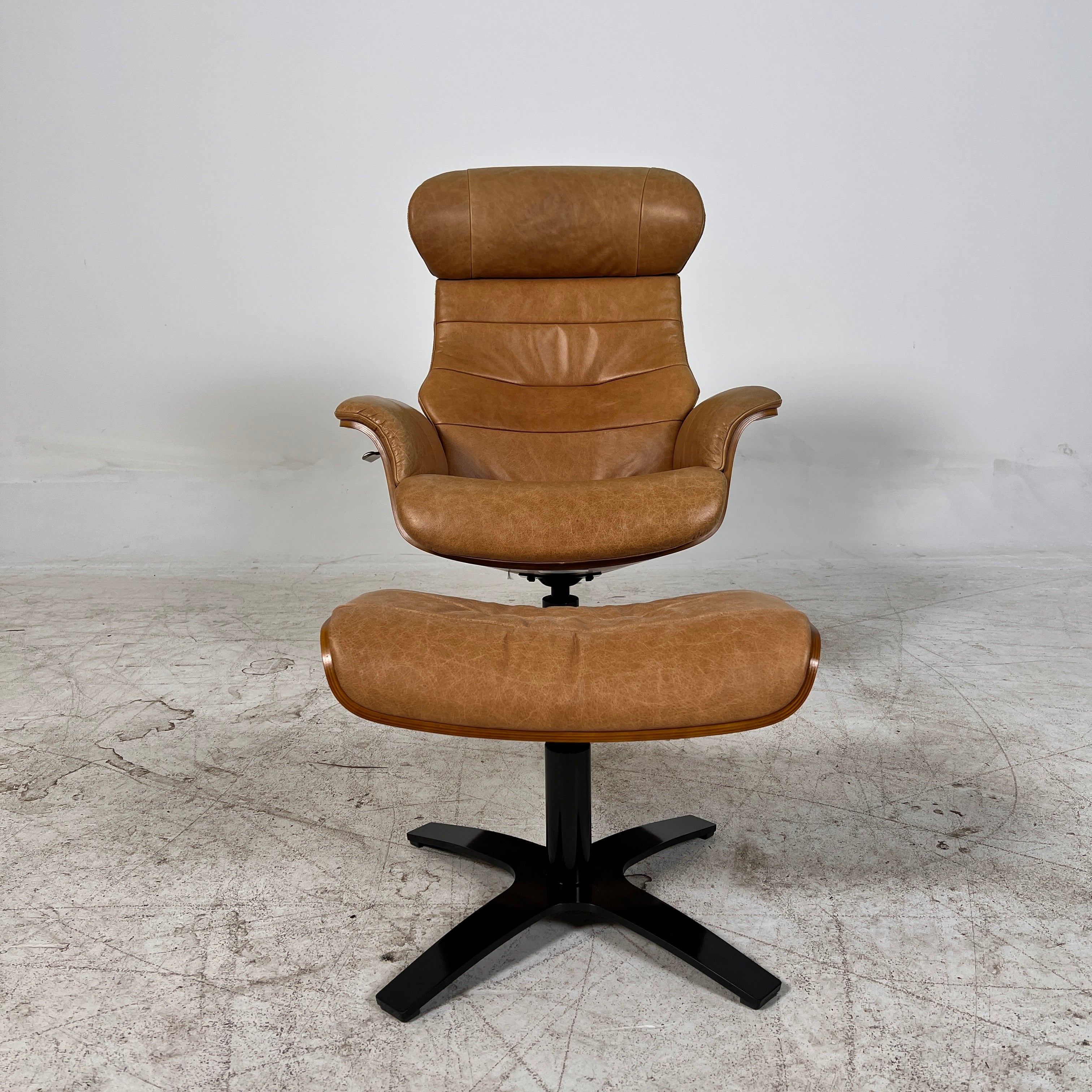 Conform Timeout Genuine Leather Swivel chair + ottoman. Delivery available