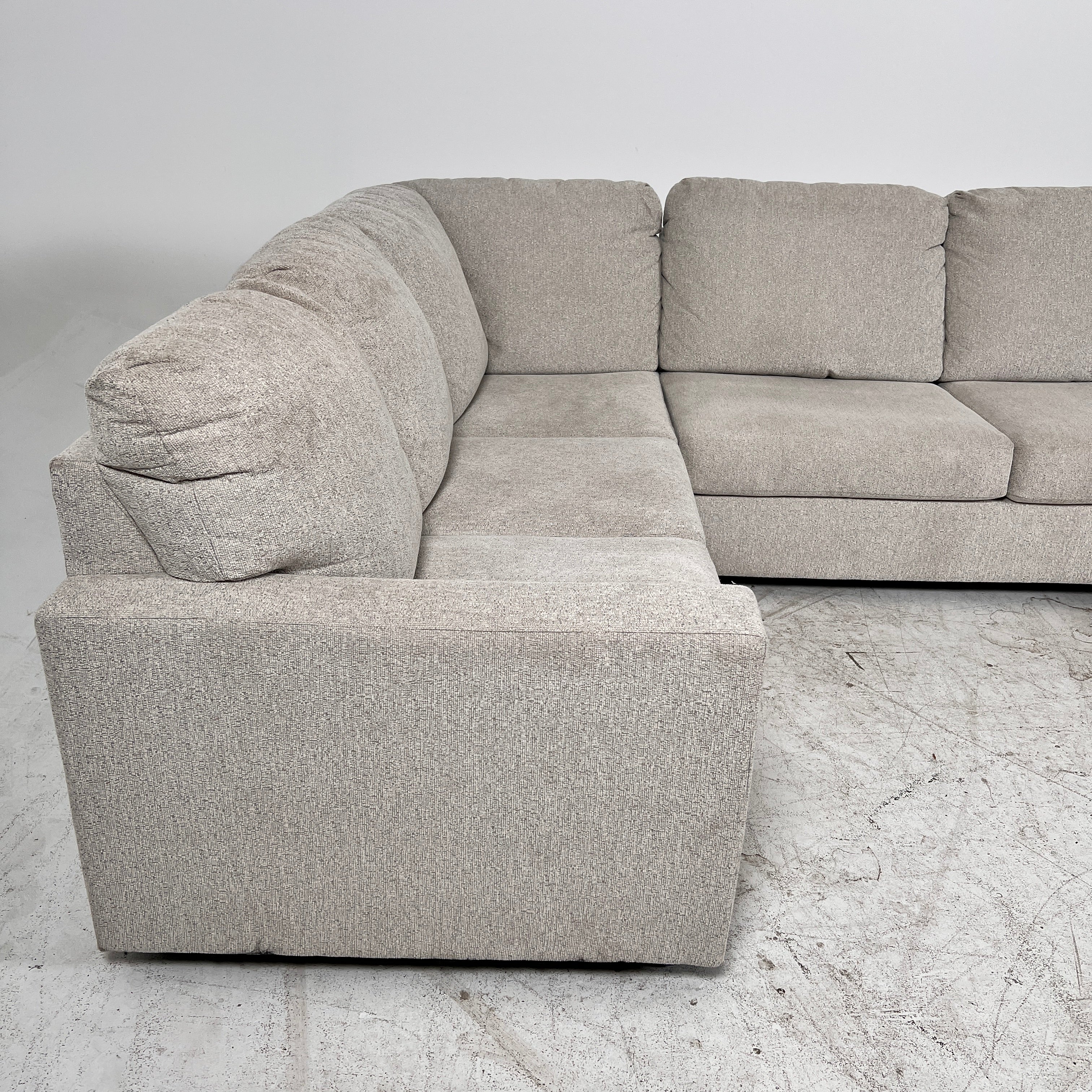 Large U shaped sectional. Large 3 piece Sofa couch. Delivery avilable