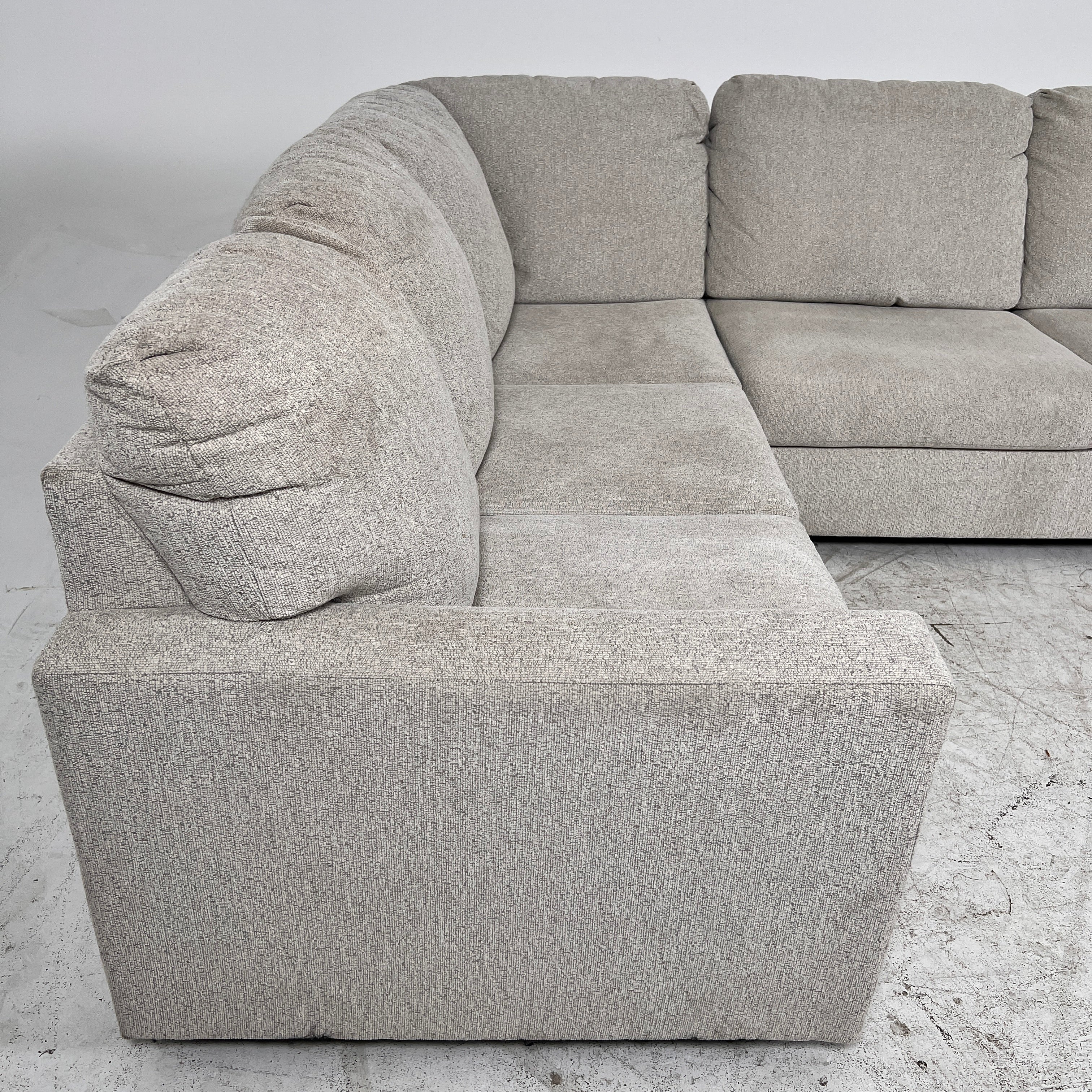 Large U shaped sectional. Large 3 piece Sofa couch. Delivery avilable