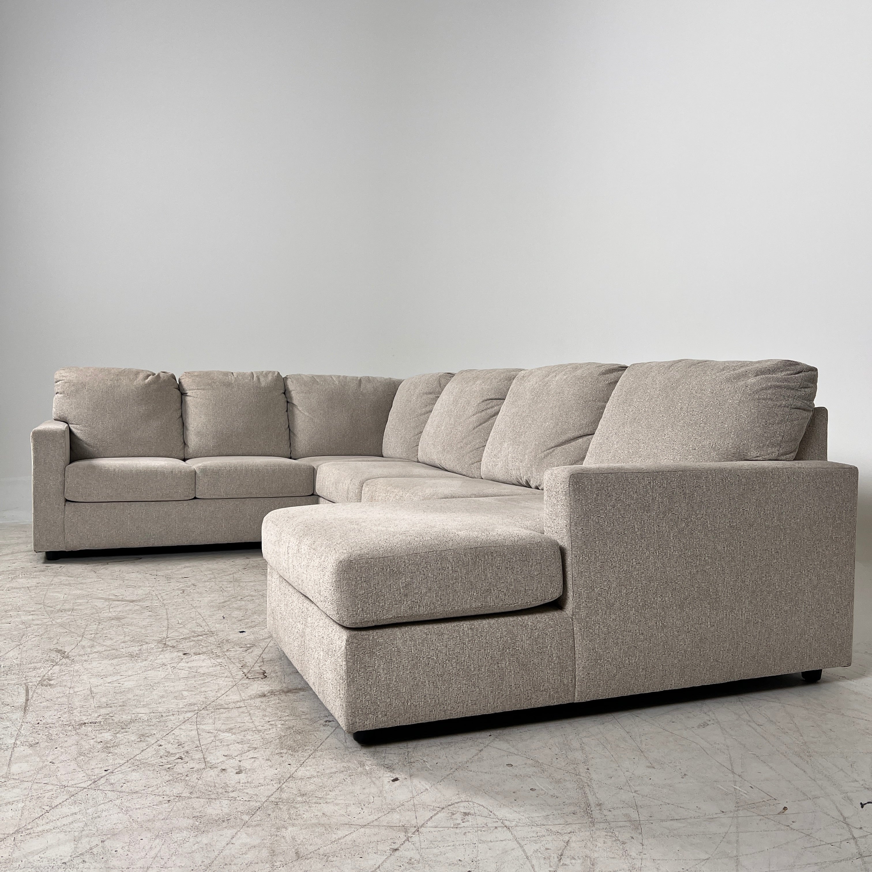 Large U shaped sectional. Large 3 piece Sofa couch. Delivery avilable