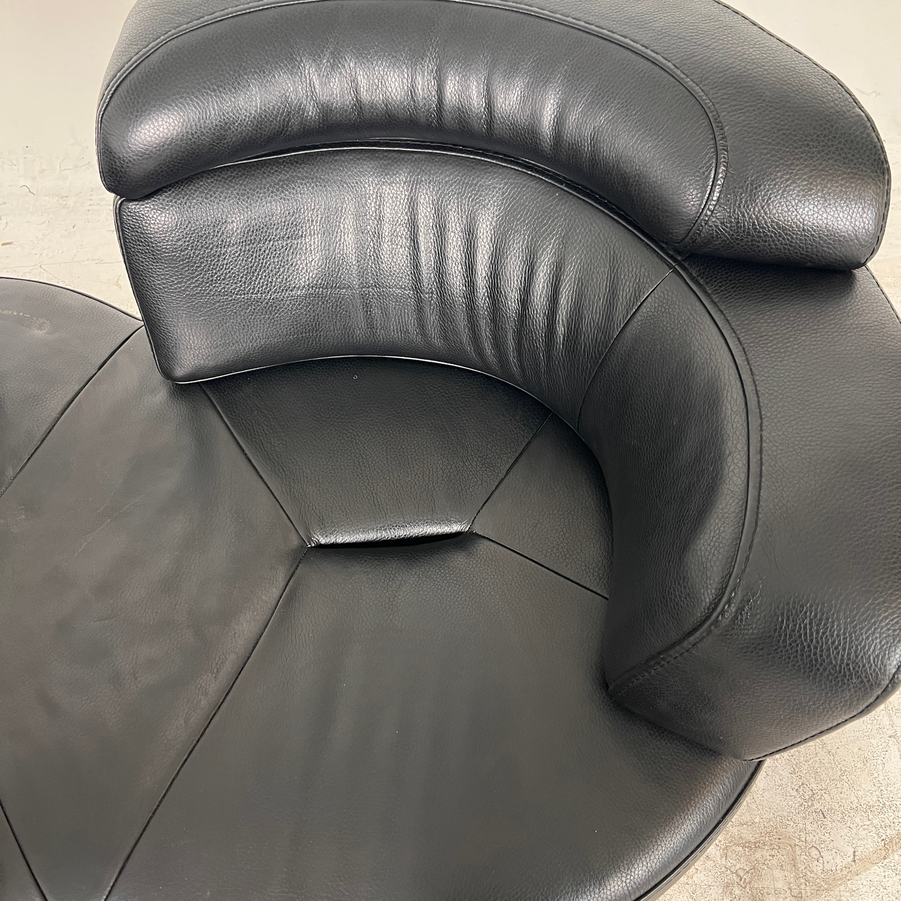 High End Italian loveseat. Full grain 2 seater sofa. Delivery available