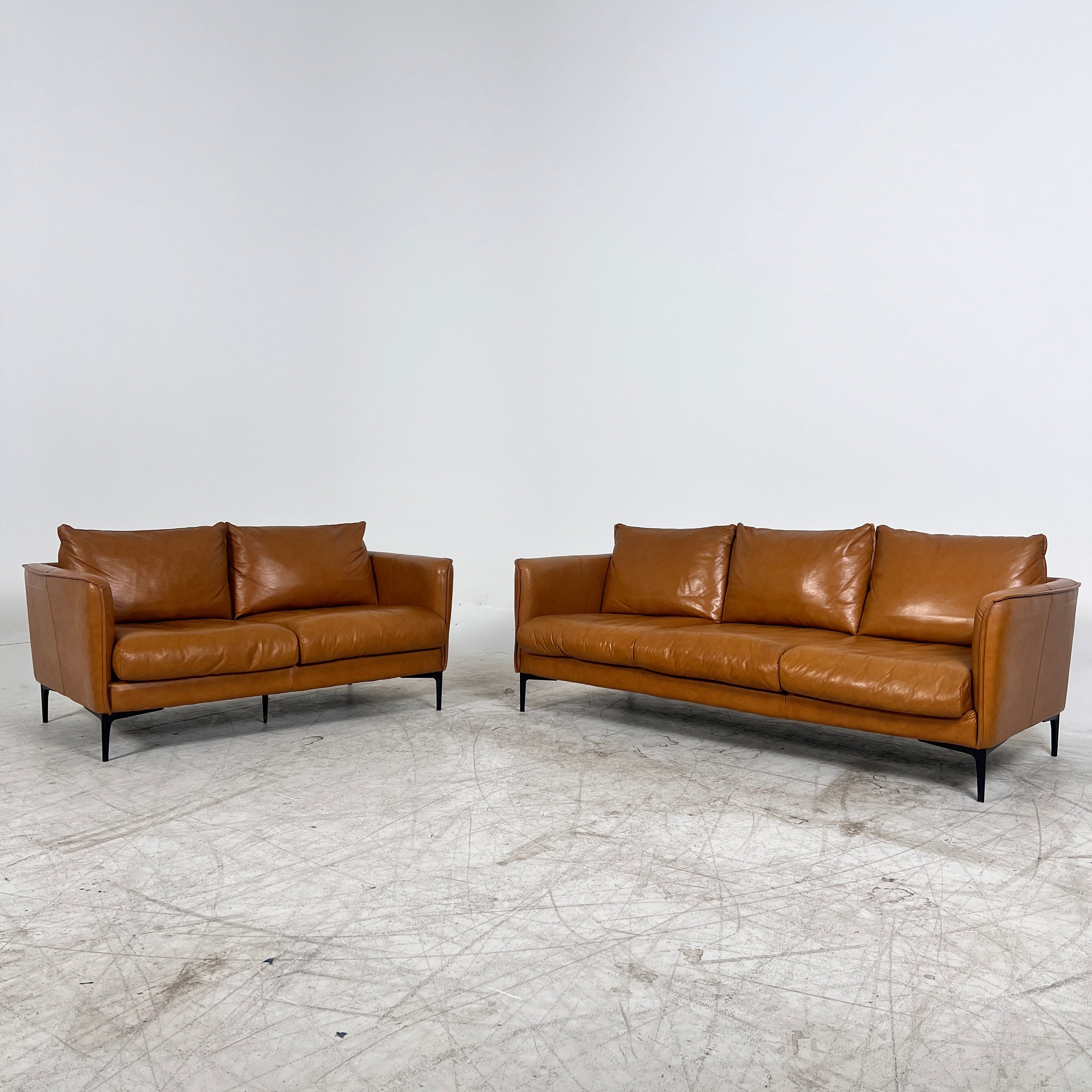 Mercana leather Sofa set. Cognac leather 3+2 couch set. Delivery available