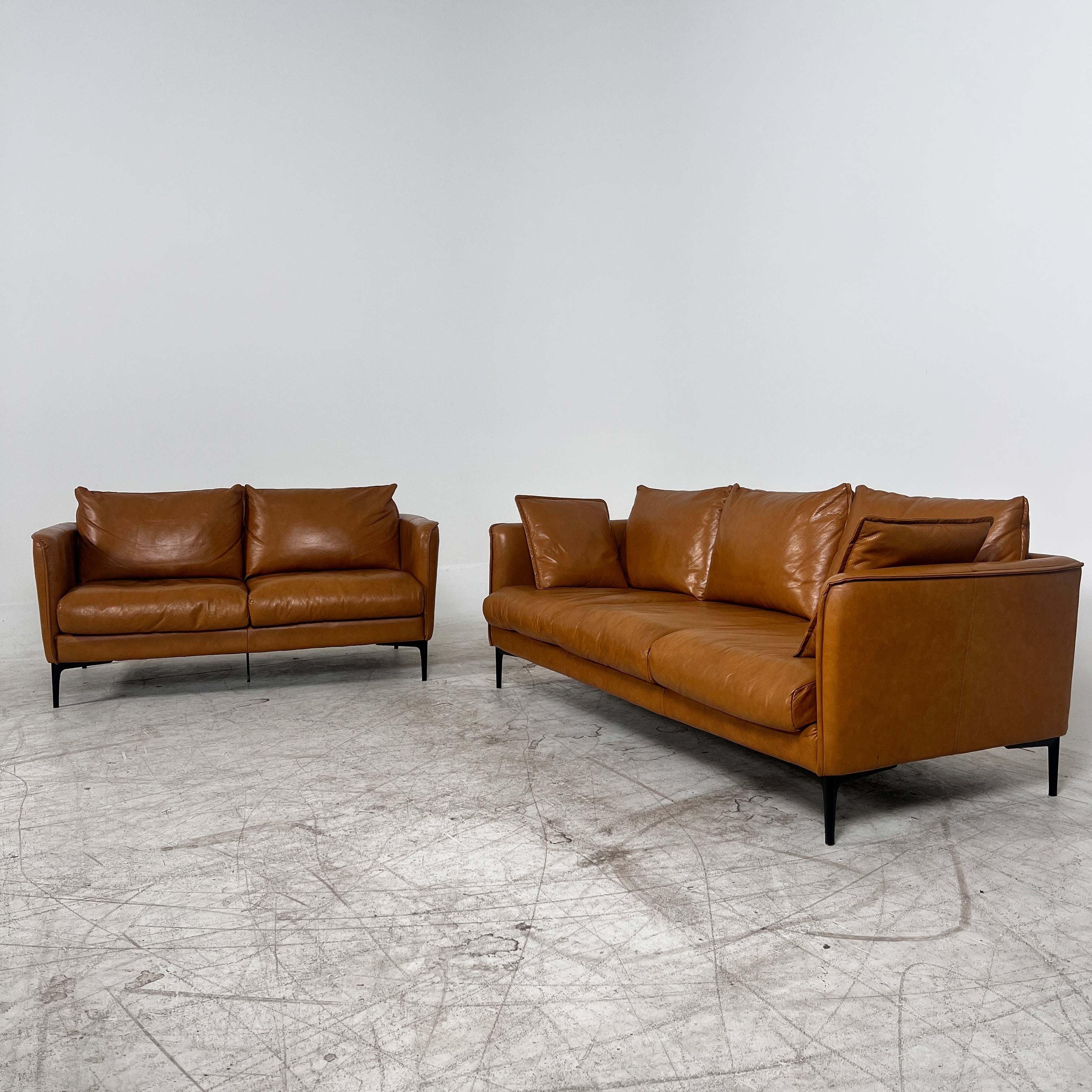 Mercana leather Sofa set. Cognac leather 3+2 couch set. Delivery available