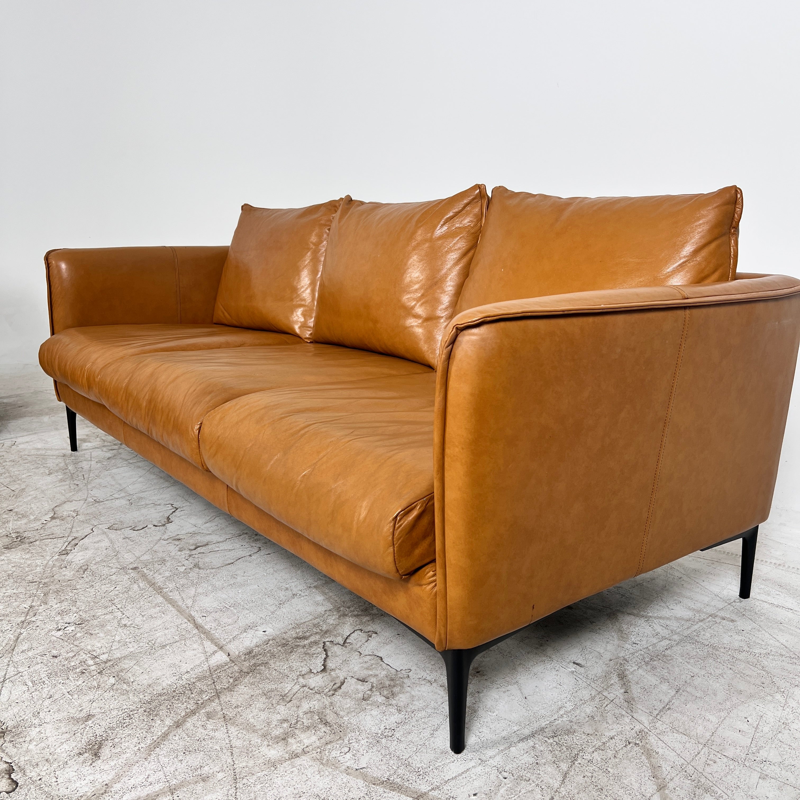 Mercana leather Sofa set. Cognac leather 3+2 couch set. Delivery available