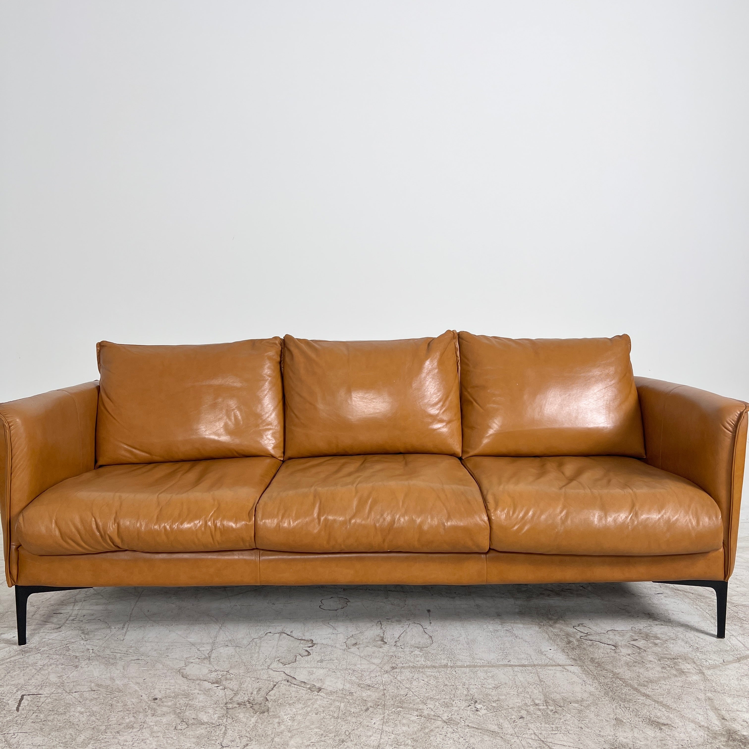 Mercana leather Sofa set. Cognac leather 3+2 couch set. Delivery available