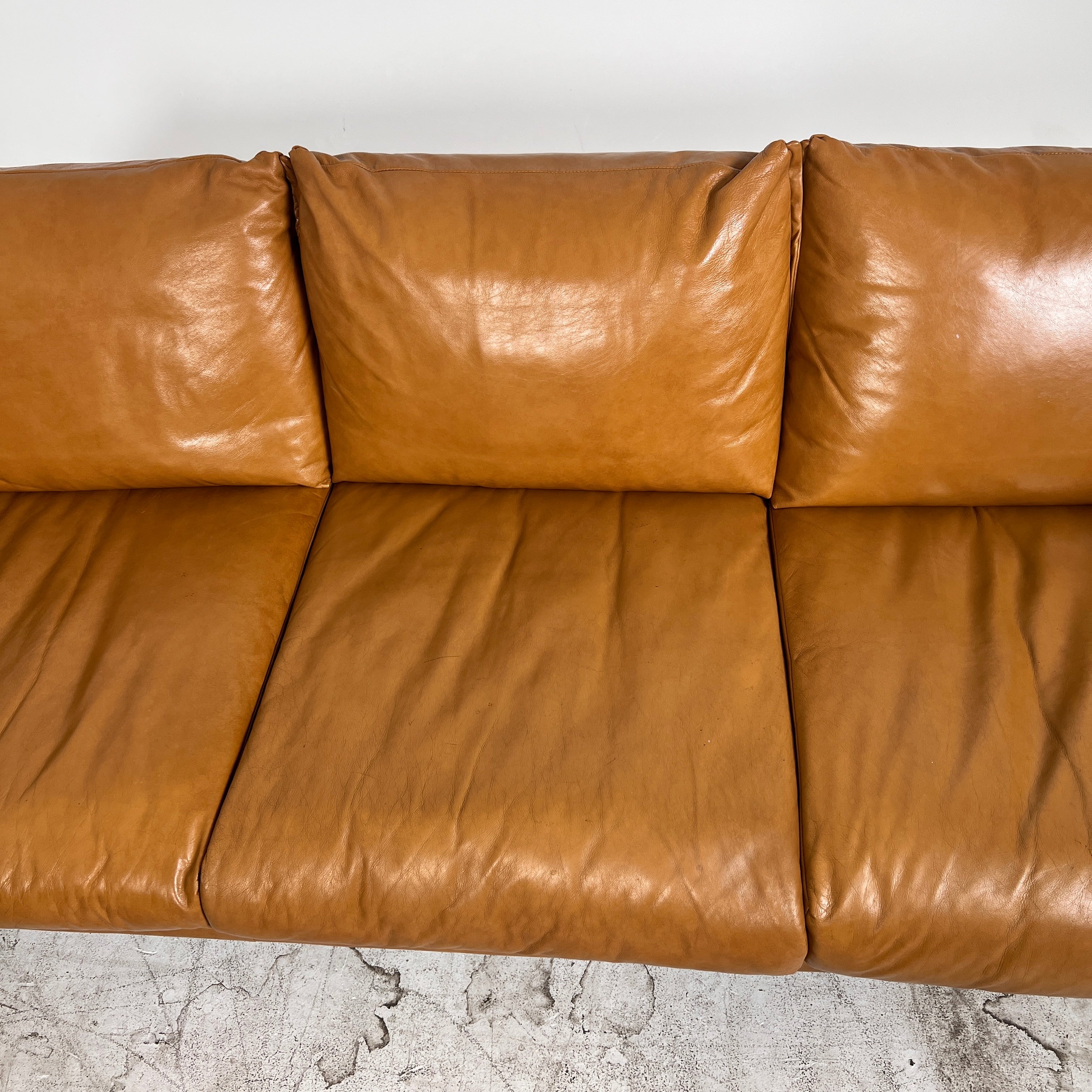 Mercana leather Sofa set. Cognac leather 3+2 couch set. Delivery available