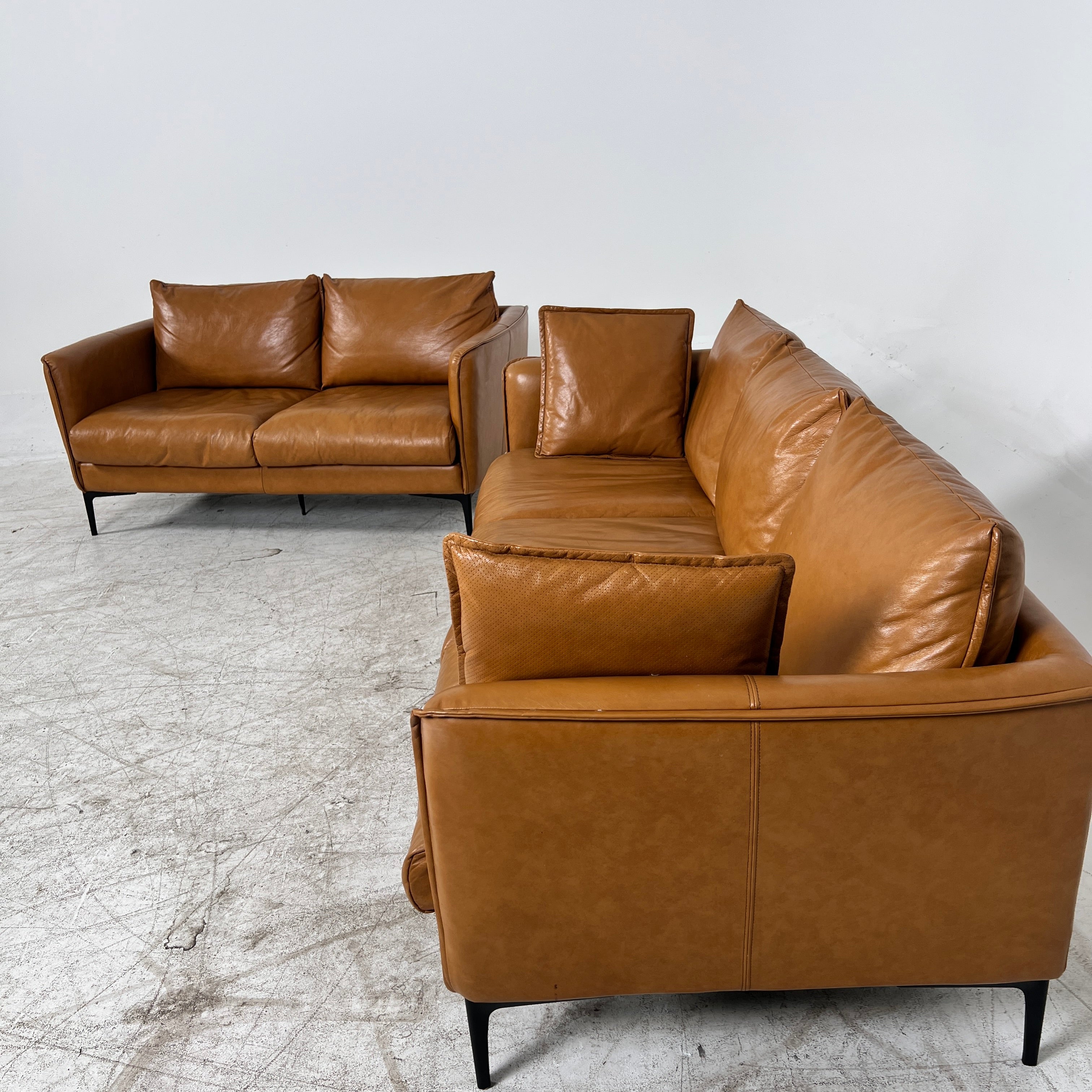 Mercana leather Sofa set. Cognac leather 3+2 couch set. Delivery available
