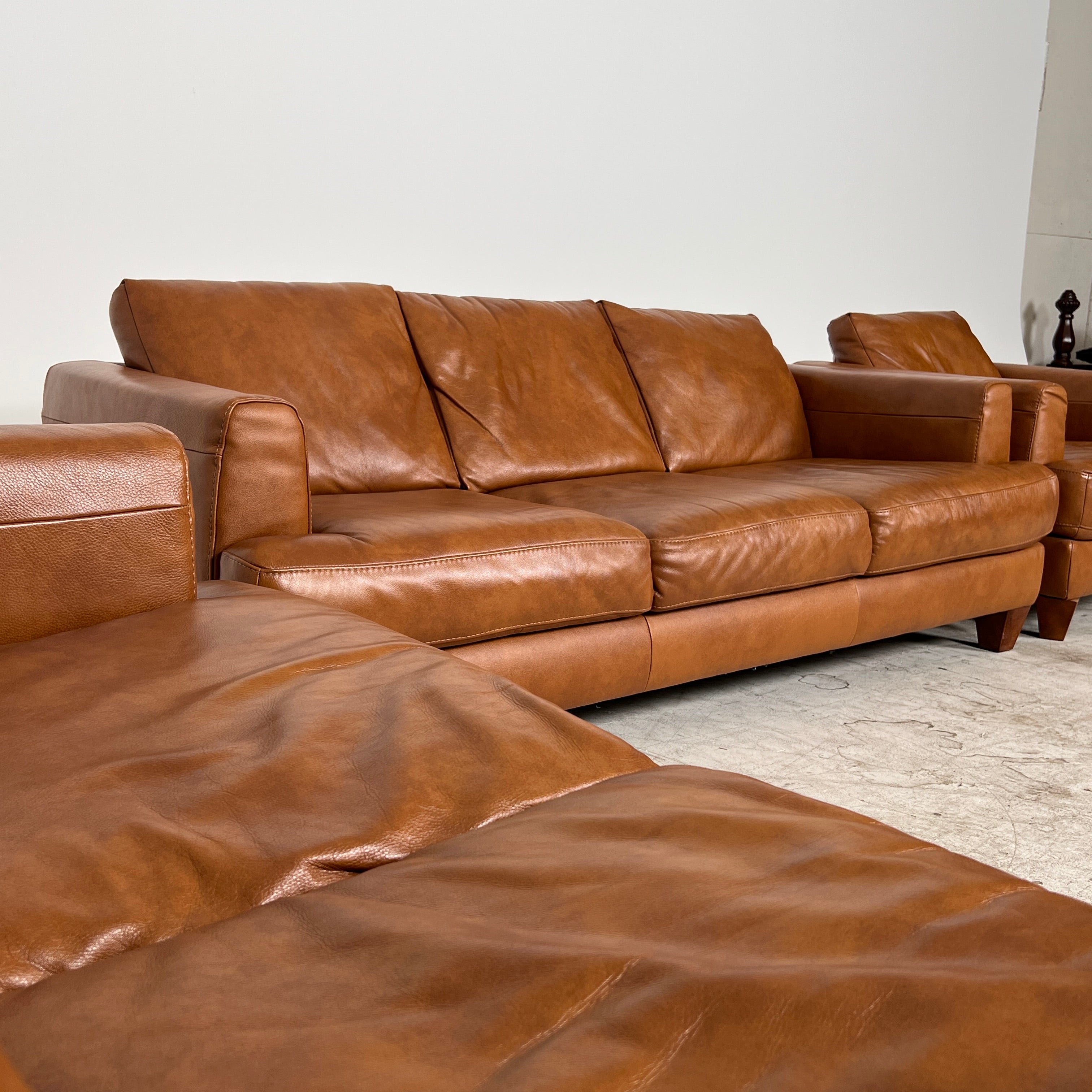 Natuzzi Editions leather Sofa set. 3+2+1 leather couch set. Delivery available