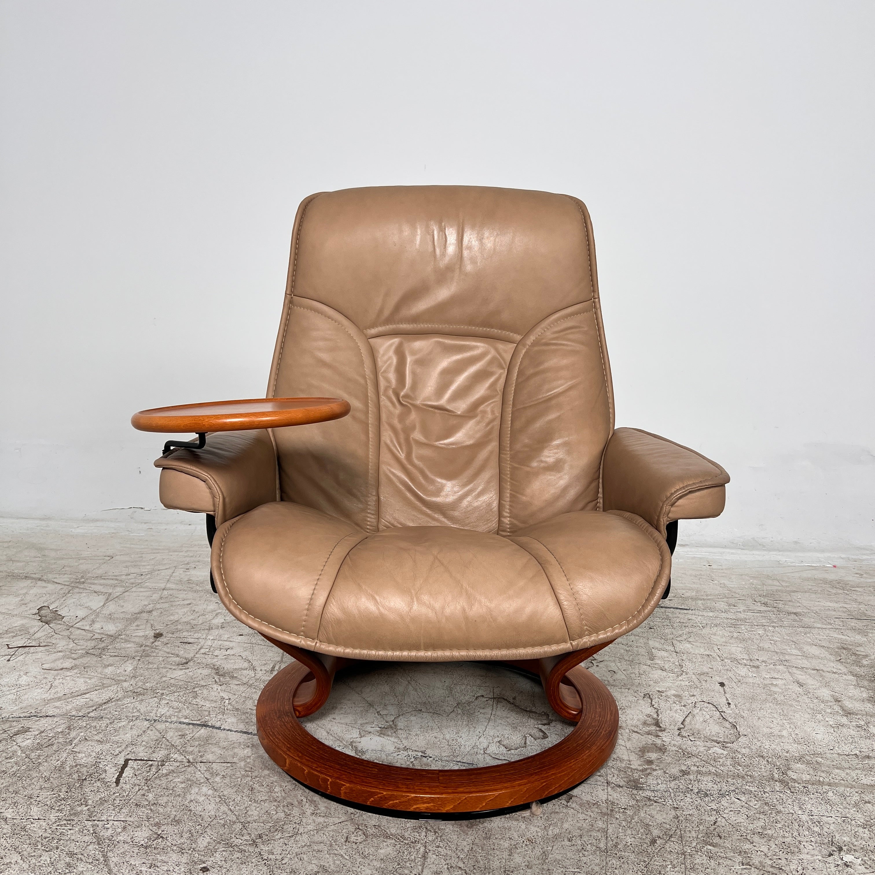 Ekornes Stressless Governor chair + ottoman. MCM recliner + table. Delivery available
