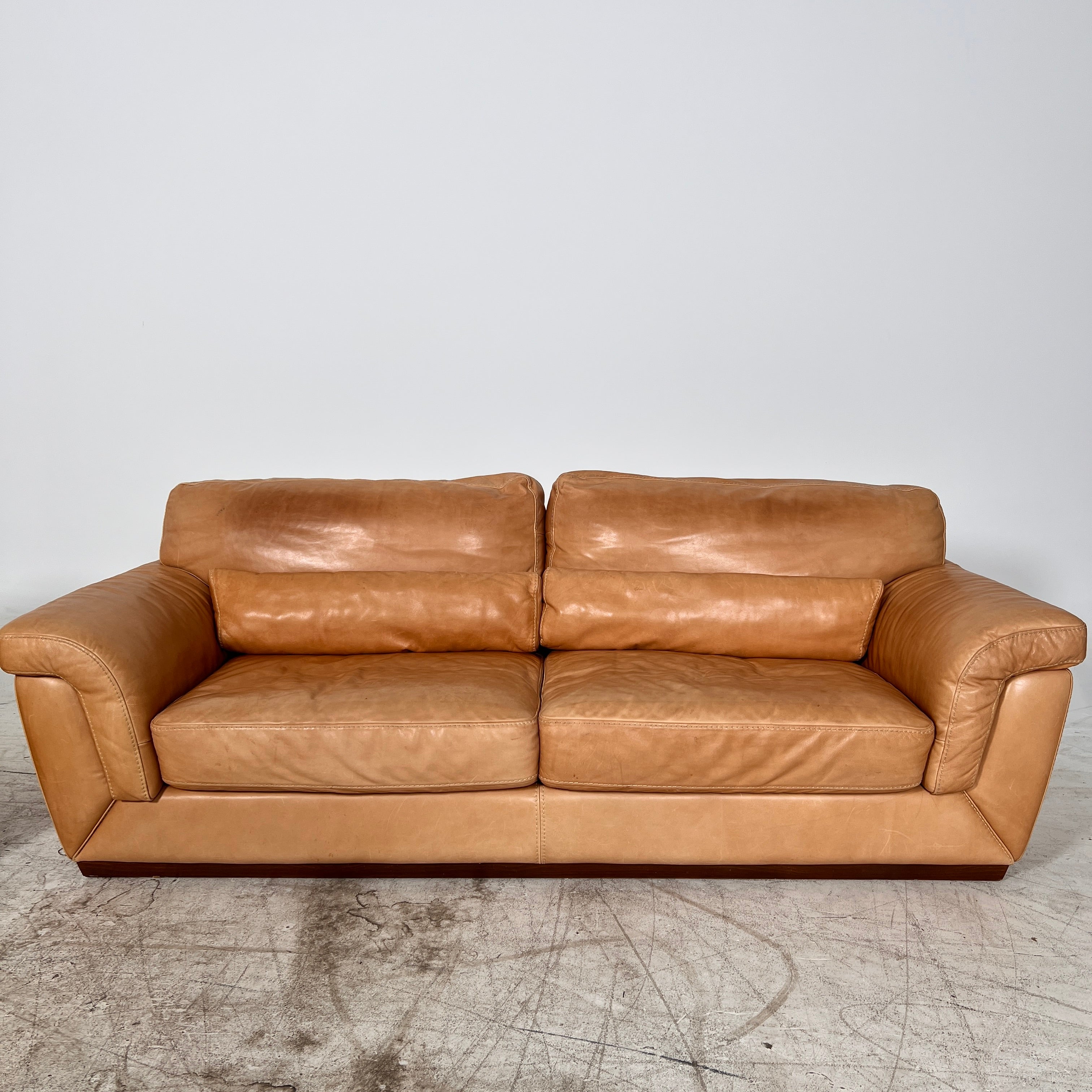 Natuzzi Italia Sofa Set. 3+2+1 Real leather couch set. Delivery avaialble