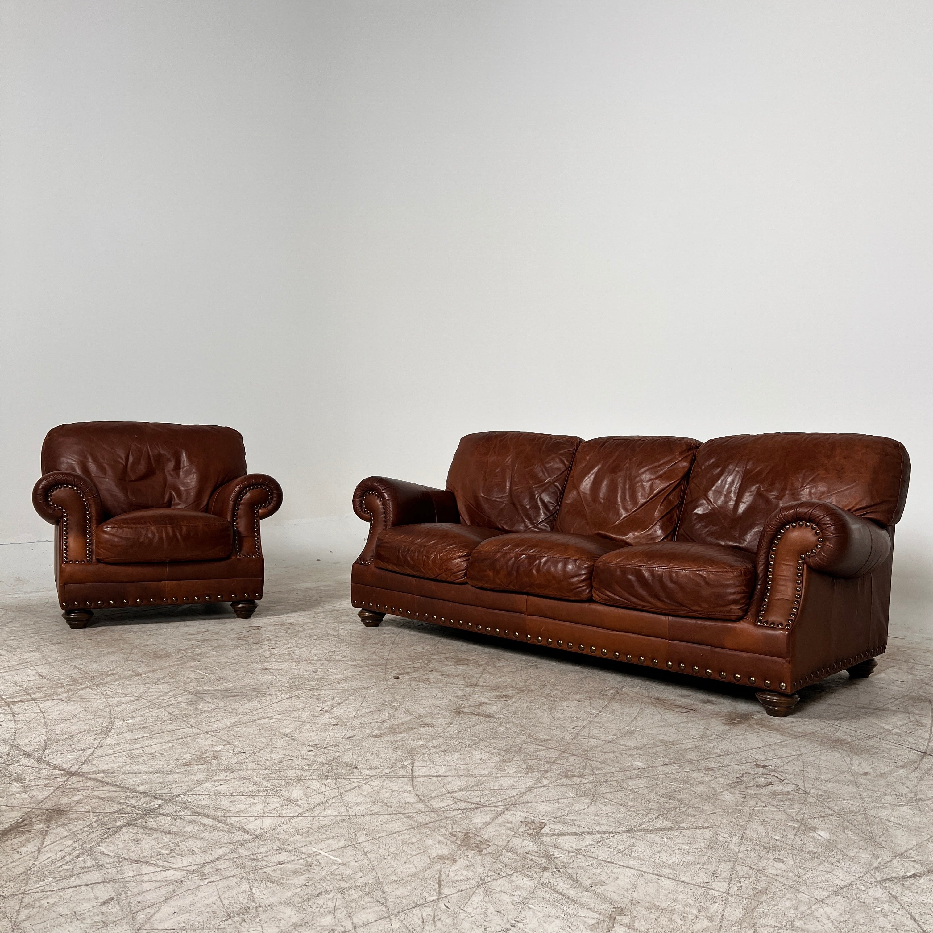 Distressed leather sofa set. 3+1 Leather couch set. delivery available