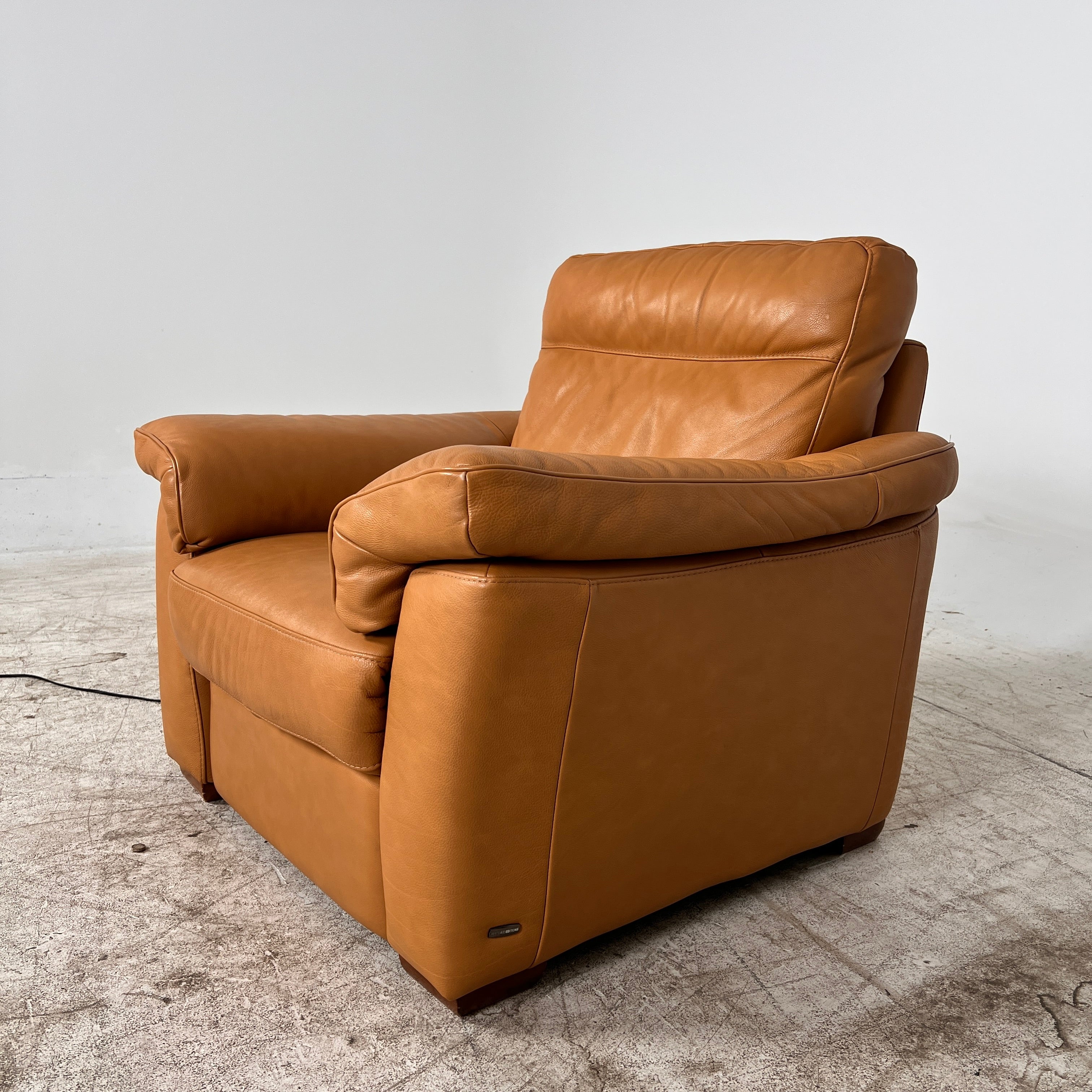 Natuzzi Editions power reclining chair. Leather electric recliner. Delivery available