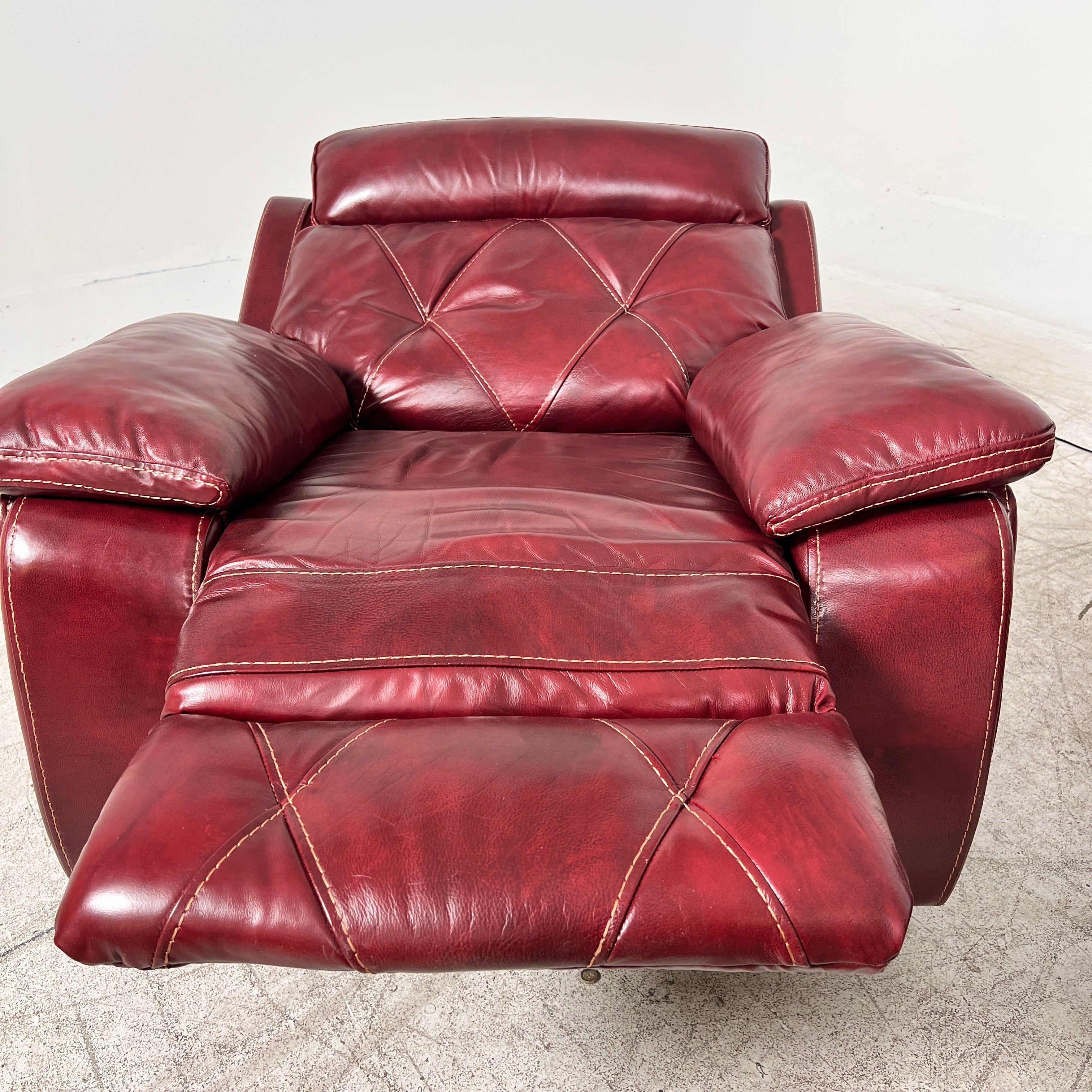 Power Reclining sofa Set. Loveseat + Chair. Electric recliners. Delivery avaiable
