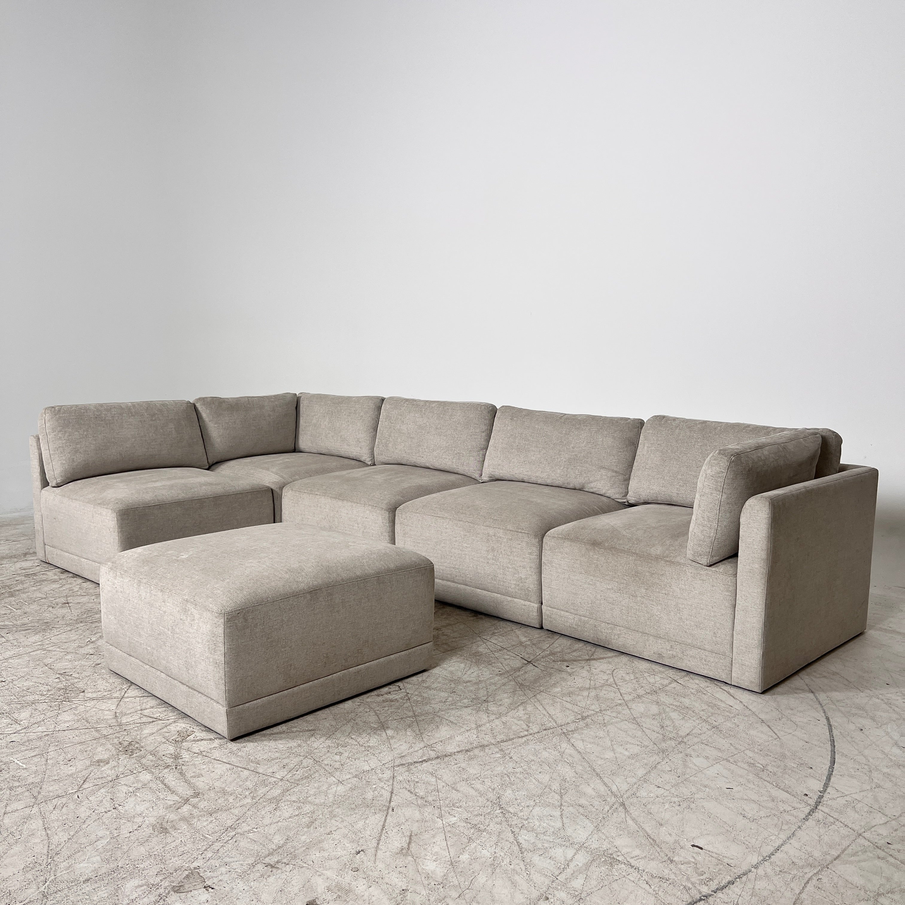 Thomasville 6 piece modular sectional. Reconfigurable L shaped sofa couch. delivery available