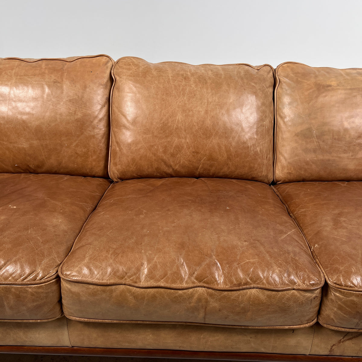 Structube Rowan leather 3 seater sofa couch. Mid century modern 3 seater. Delivery available