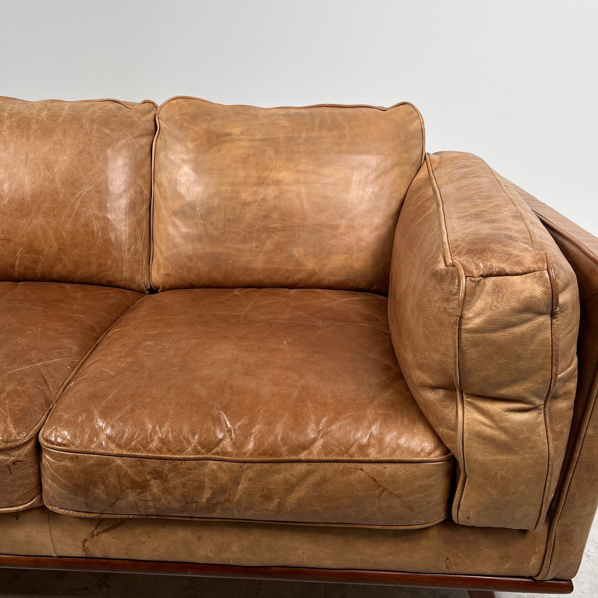Structube Rowan leather 3 seater sofa couch. Mid century modern 3 seater. Delivery available