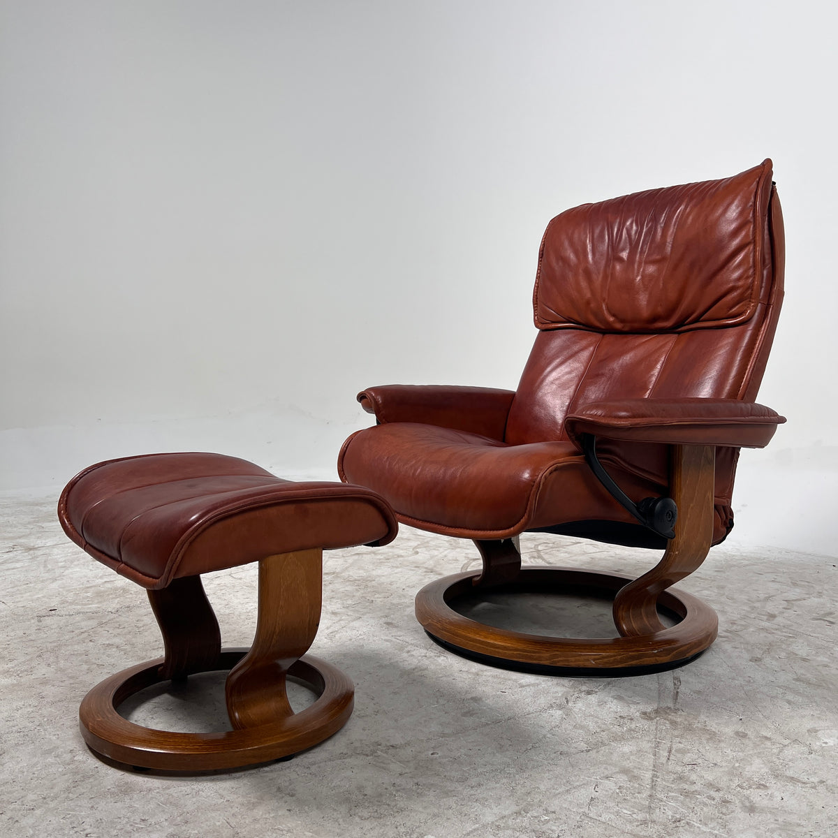 Ekornes Stressless Leather chair + ottoman. Cognac Brown recliner chair.