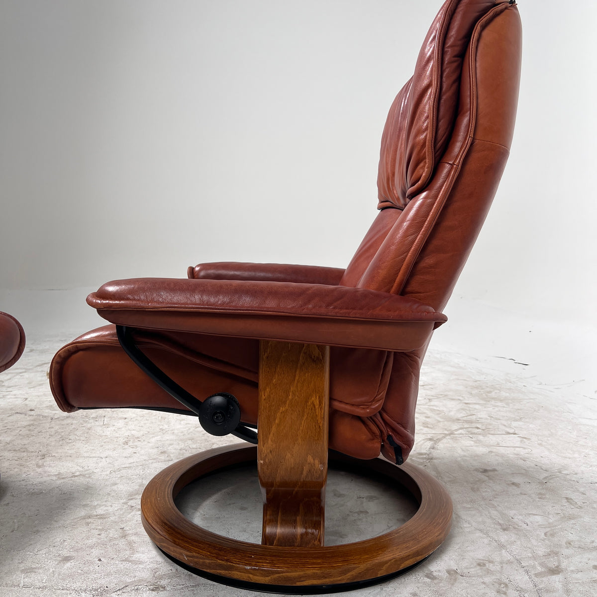 Ekornes Stressless Leather chair + ottoman. Cognac Brown recliner chair.