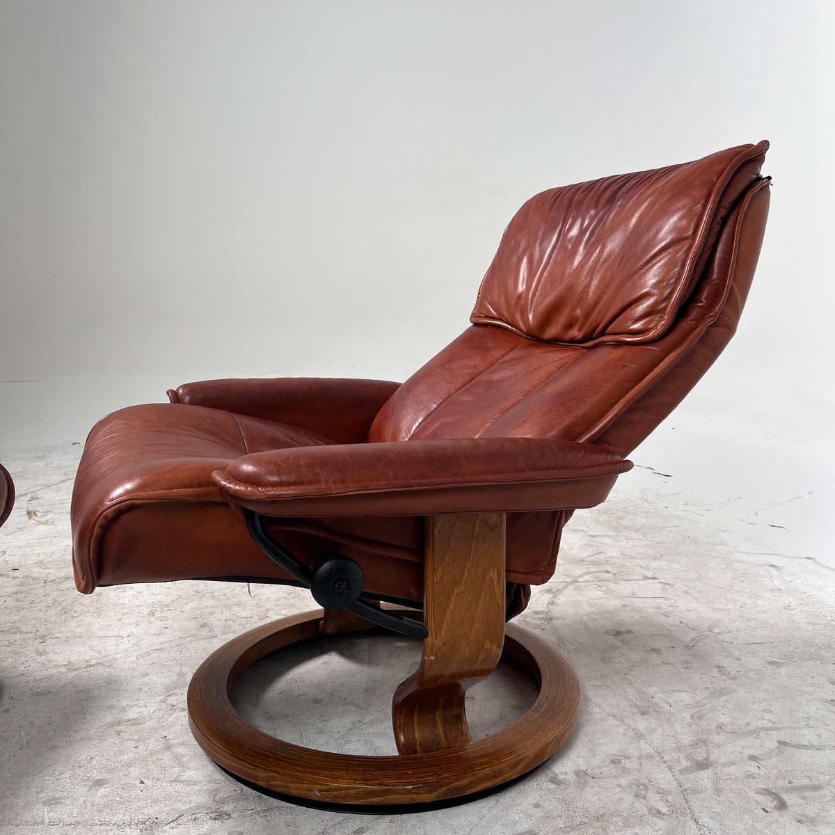 Ekornes Stressless Leather chair + ottoman. Cognac Brown recliner chair.