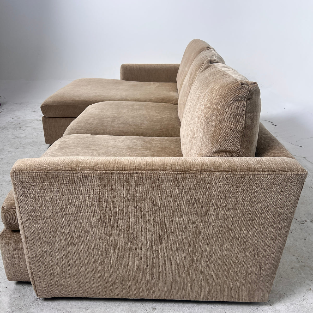 Crate and Barrel Sectional. High end L shaped sofa couch. Delivery available