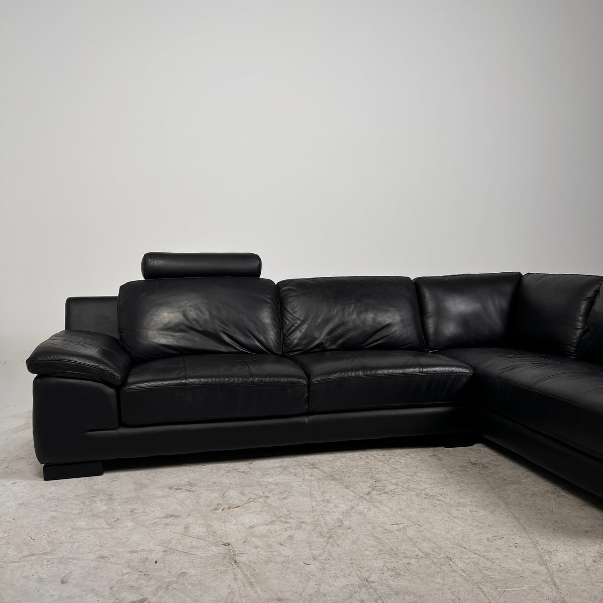 Urban Barn Black Leather Sectional. L shaped Sofa couch. Delivery available