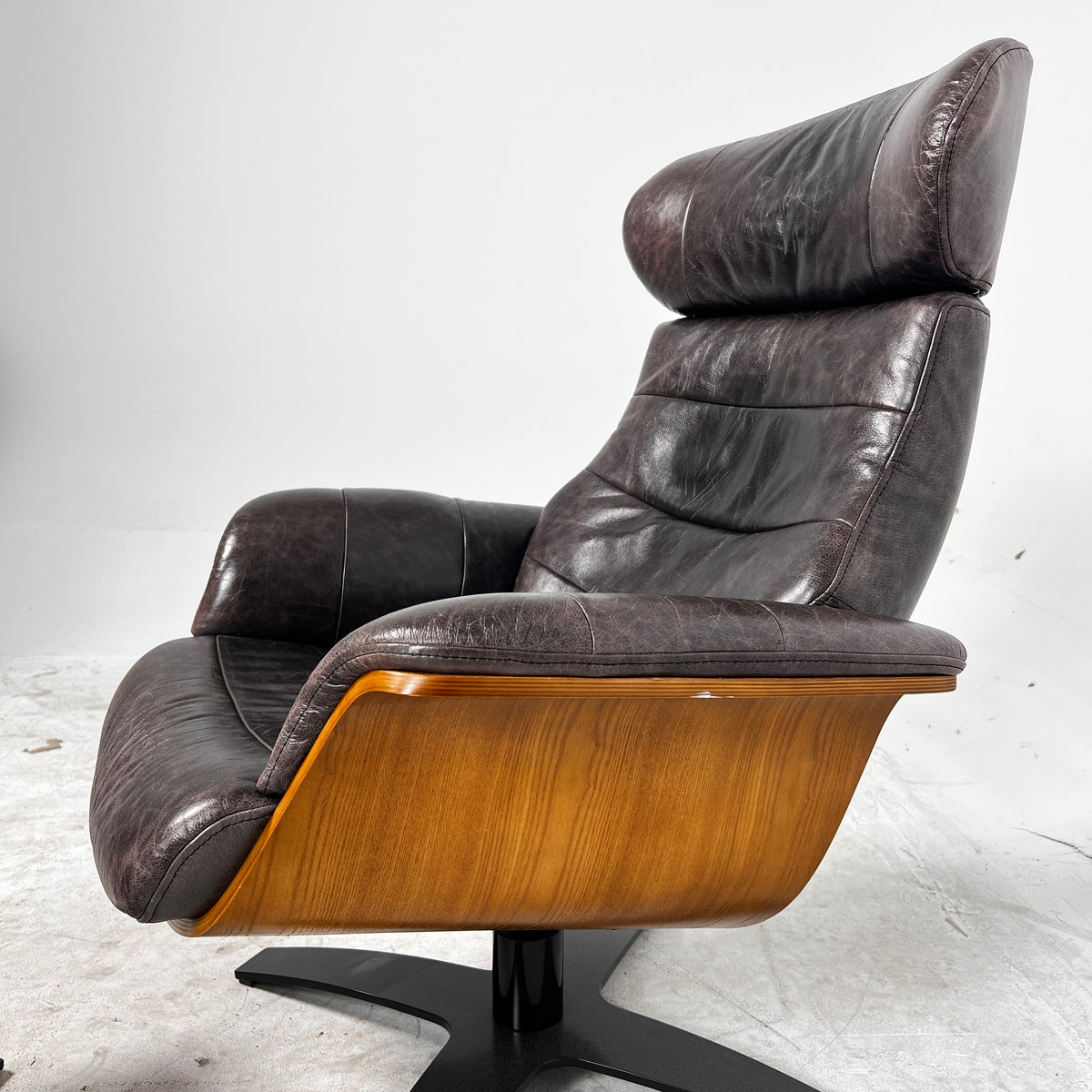 Conform Timeout Distressed Leather Chair + ottoman. Recliner chair. Delivery available