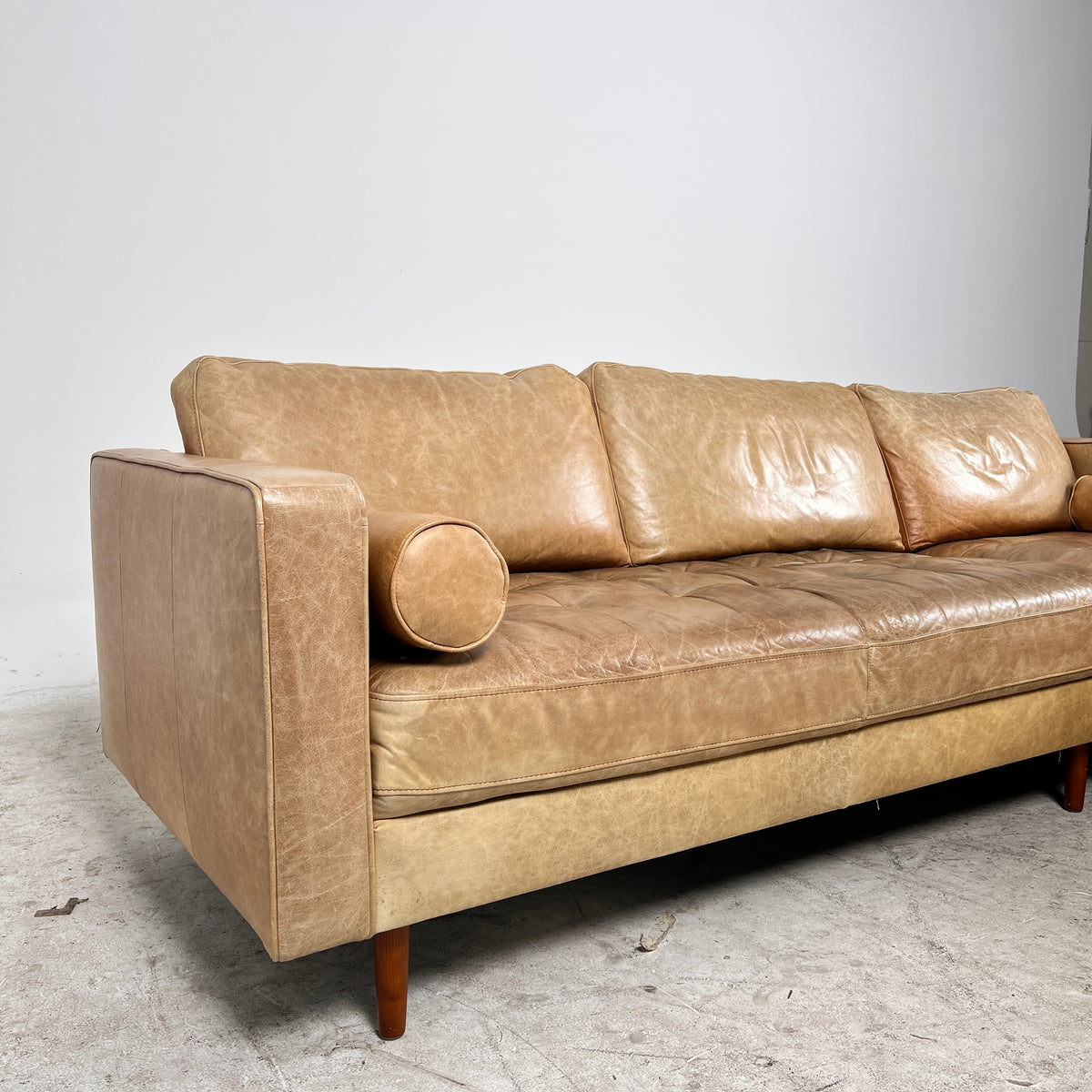 Structube kinsey Sectional. leather L shaped Sofa Couch. Delivery available