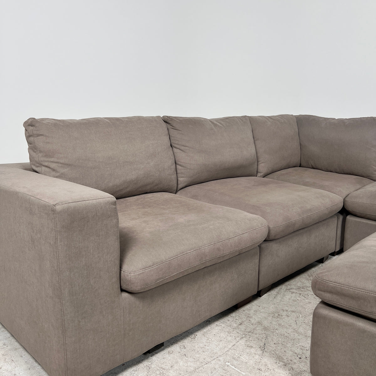 Thomasville 6 piece Modular Sectional. L shaped sofa couch. Delivery available