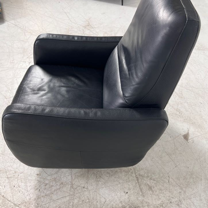 ItalSofa Natuzzi Full grain Recliner Swivel Chair. Armchair.