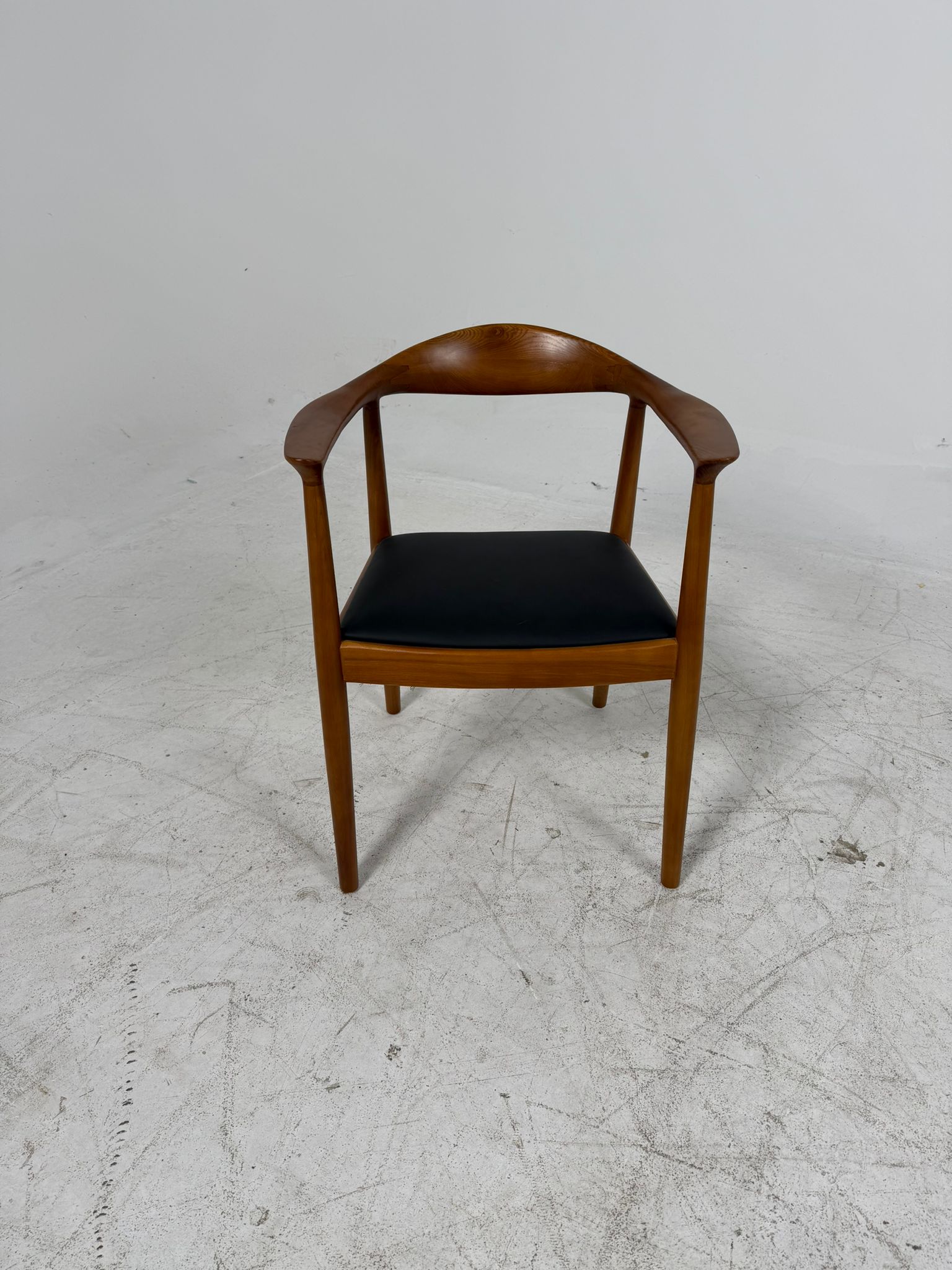 Brand new Chairs MCM. Mid century modern dinning chairs. delivery available.