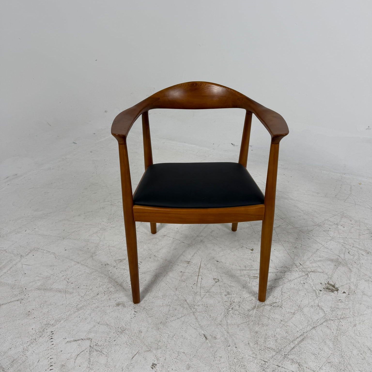 Brand new Chairs MCM. Mid century modern dinning chairs. delivery available.