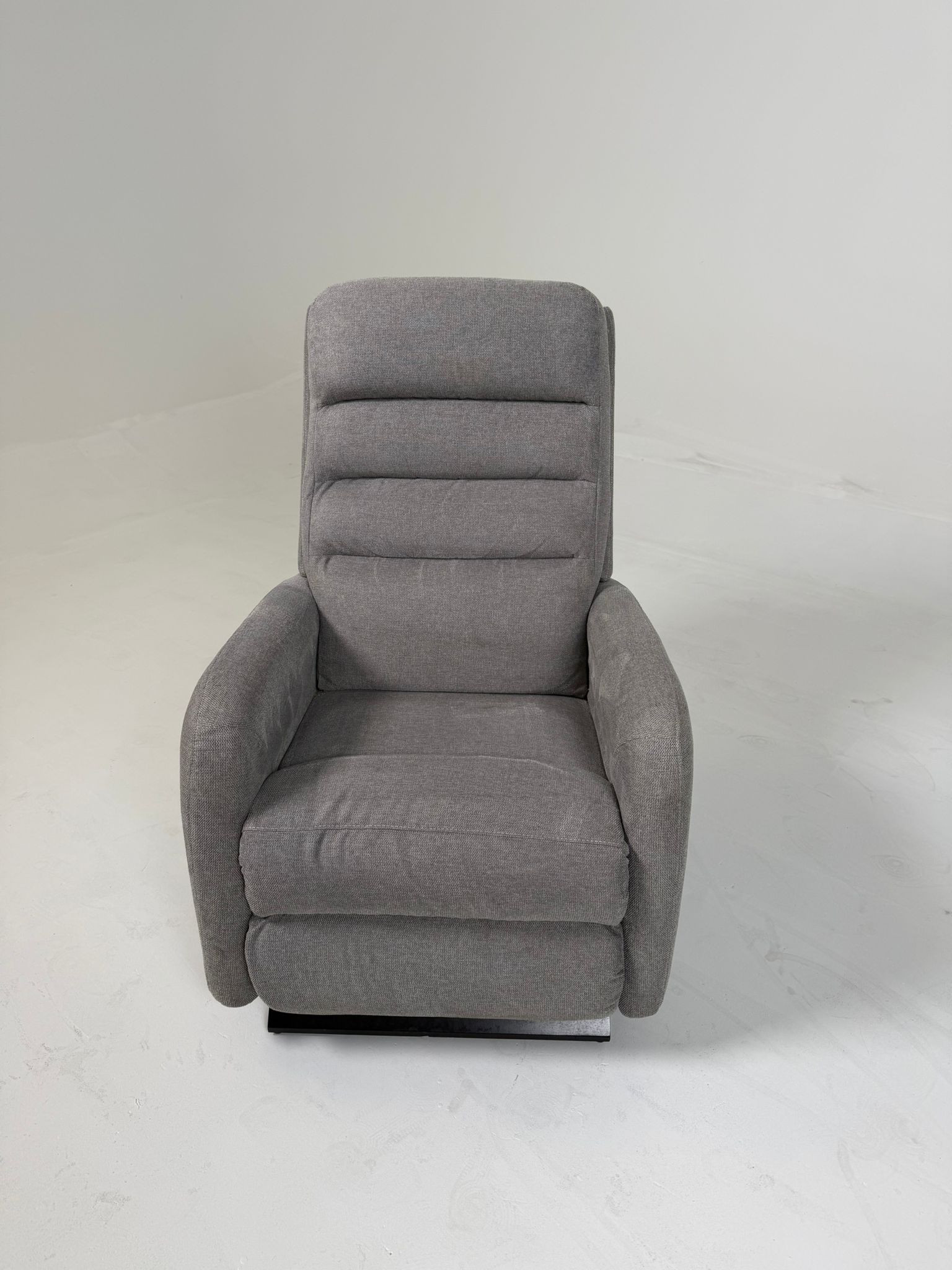 La Z Boy Power Reclining chair. Lazboy recliner. Delivery available