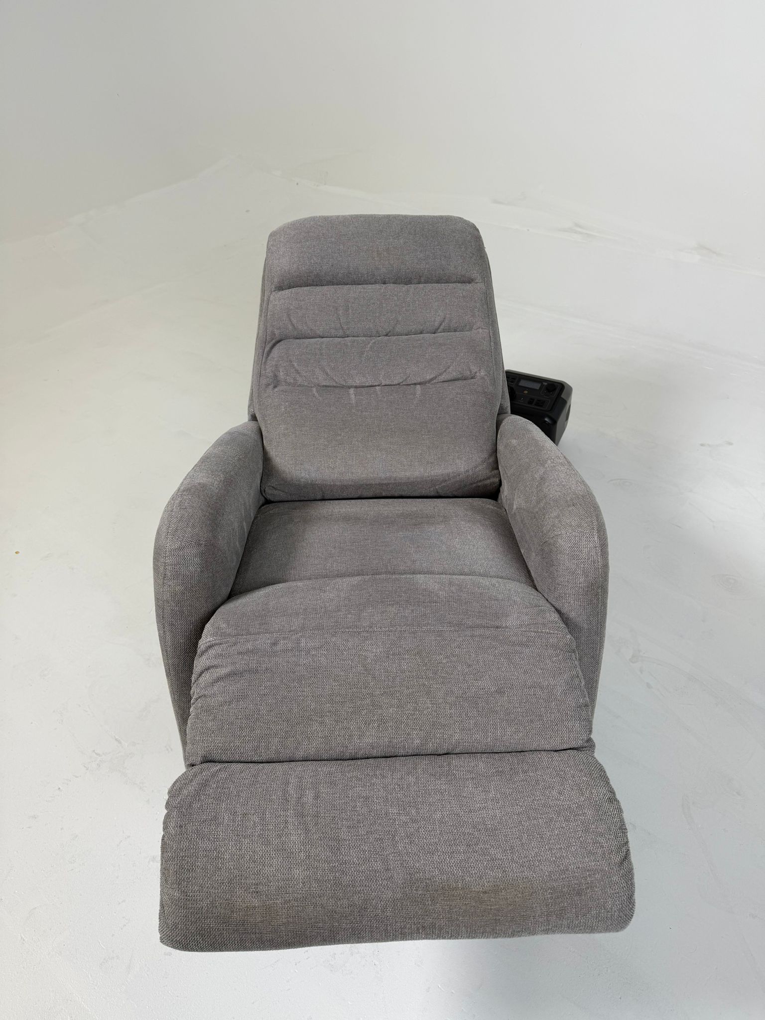 La Z Boy Power Reclining chair. Lazboy recliner. Delivery available