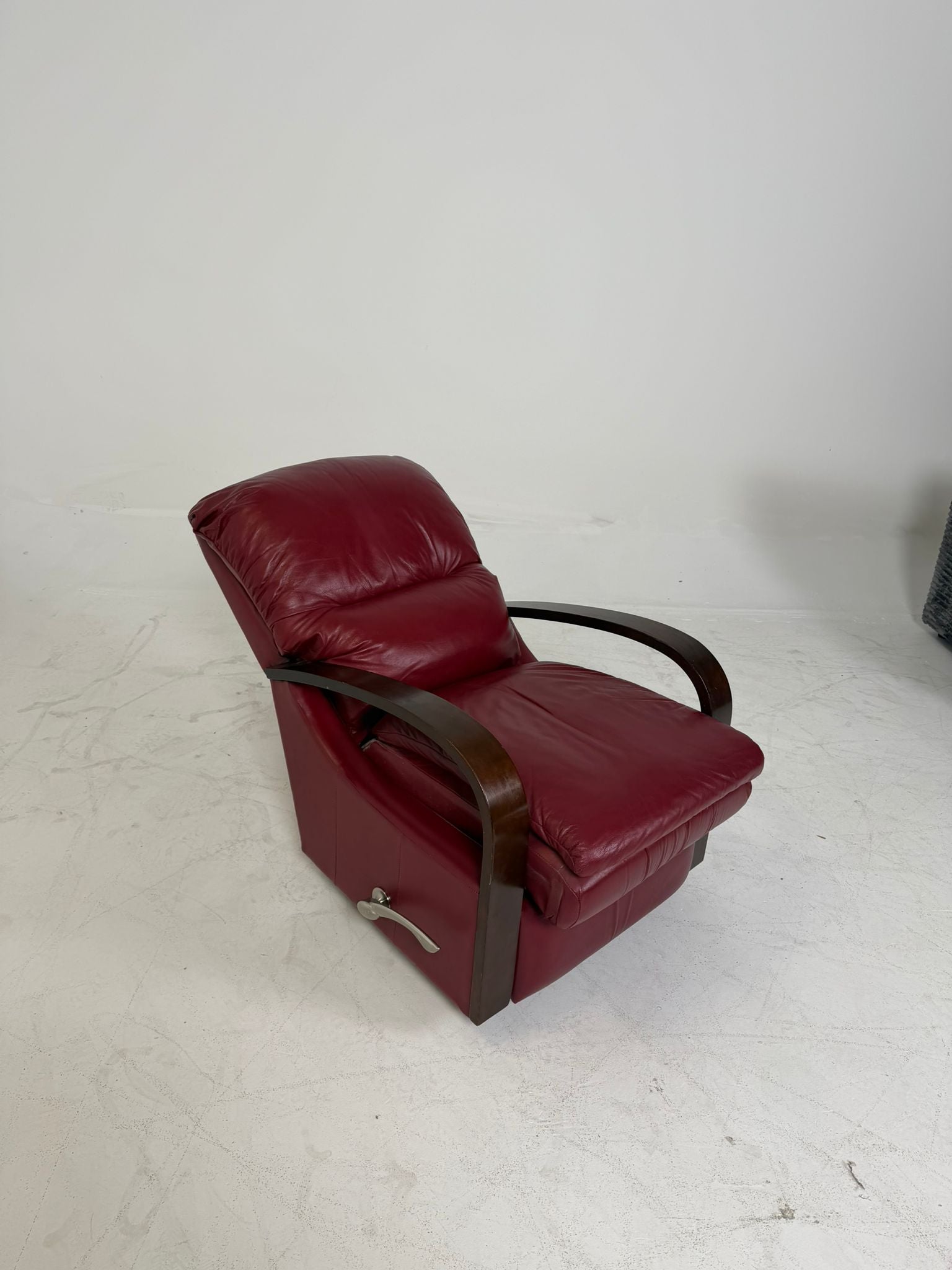 La Z boy Reclining chair. Manual recliner chair. delivery available