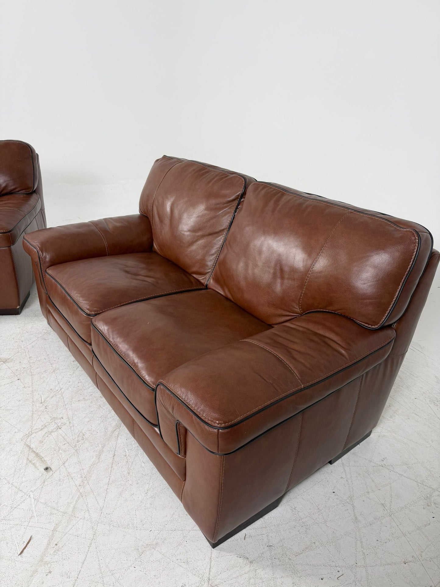 Leon's Leather Sofa set. 3+2 Couch + Loveseat set. Delivery Available