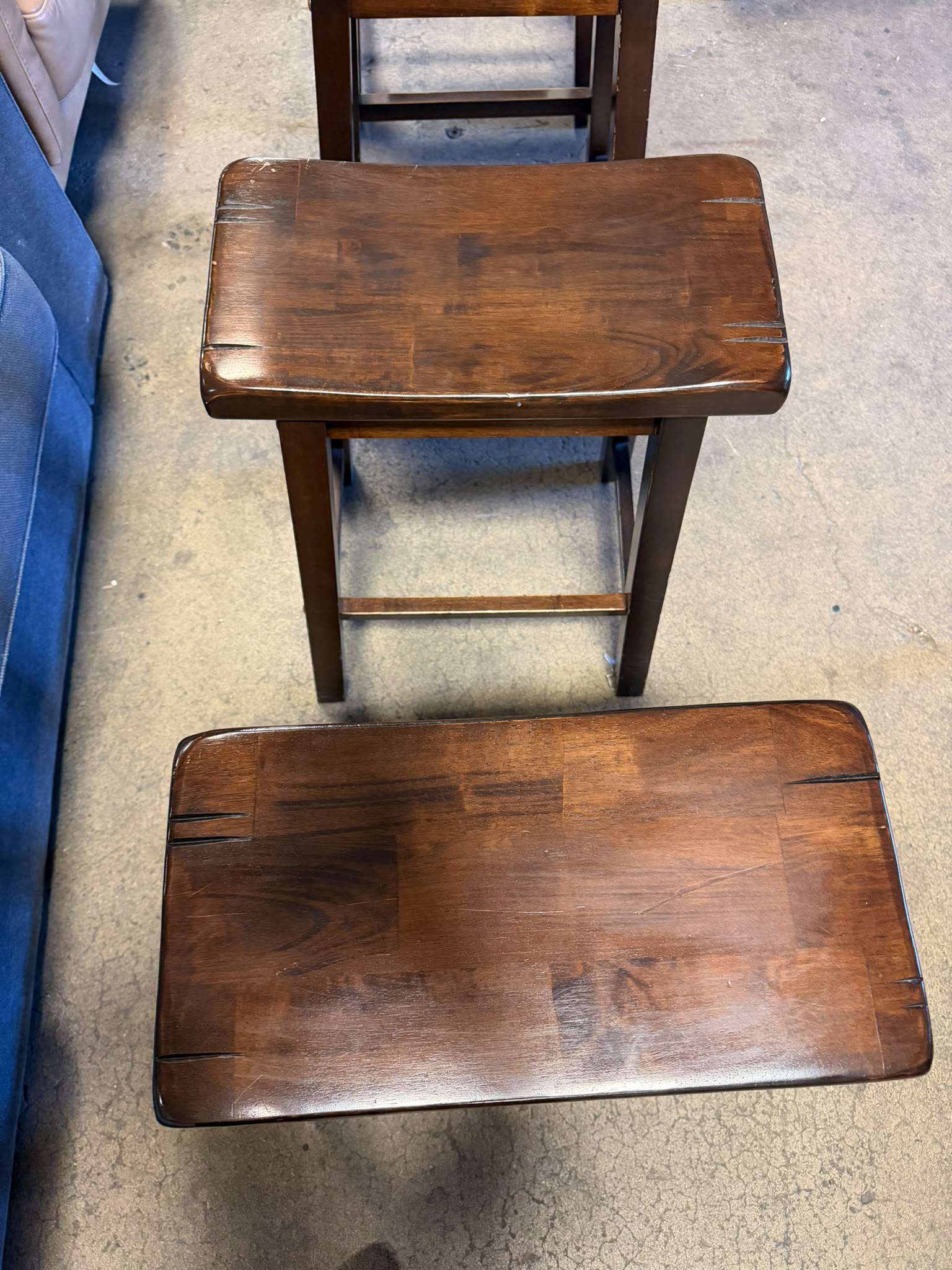 Table + 4 stools. Dinning table and 4 counter stools. Delivery available