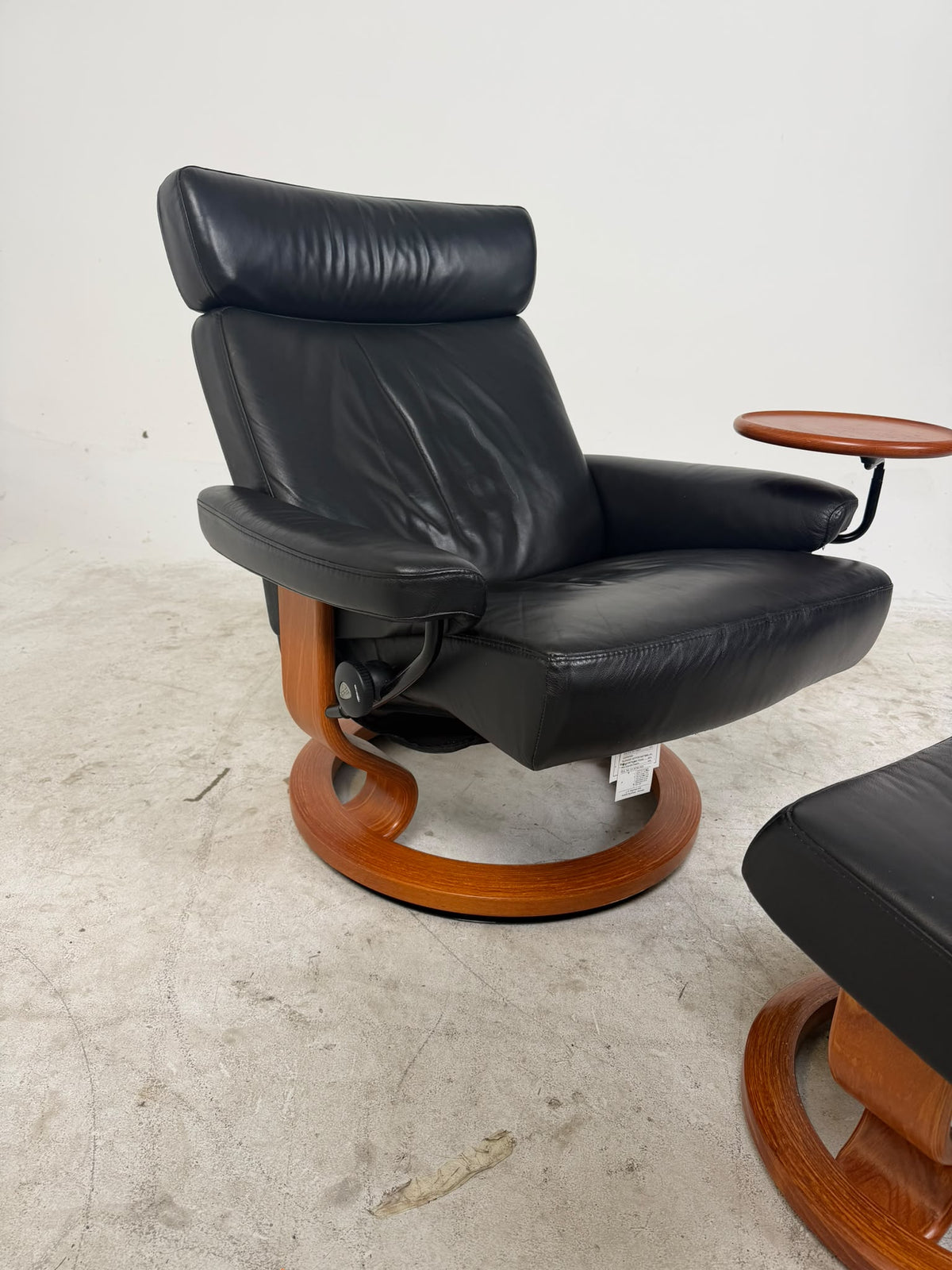Ekornes Stressless Jazz Chair with ottoman + table. Scandanavian chair. Delivery available