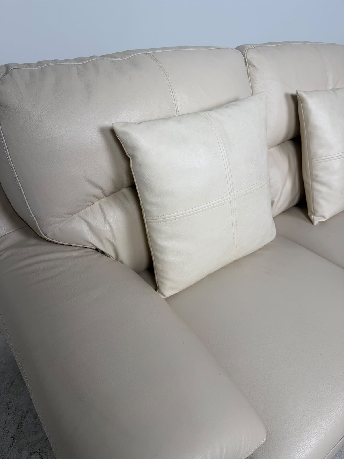 Chateau D'ax Leather Loveseat. Genuine leather 2 seater sofa couch. Delivery available