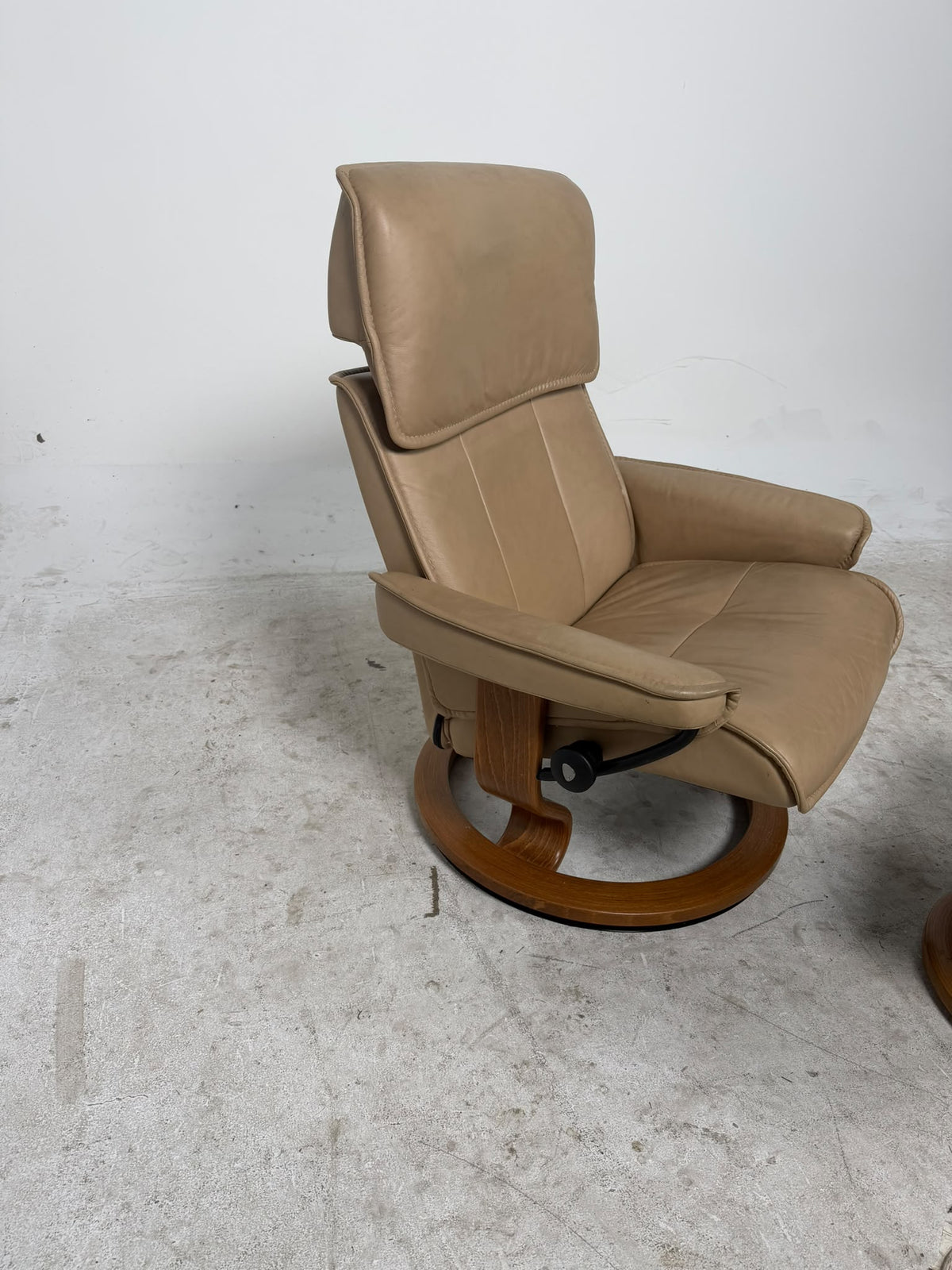 Ekornes Stressless Admiral Chair. Beige Sand Color recliner. Delivery available