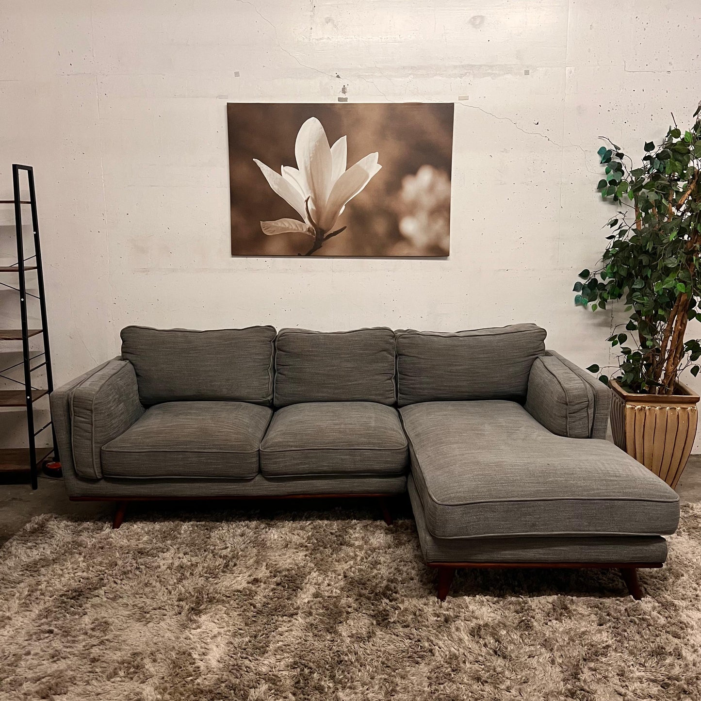 Q living 2 piece Sectional.