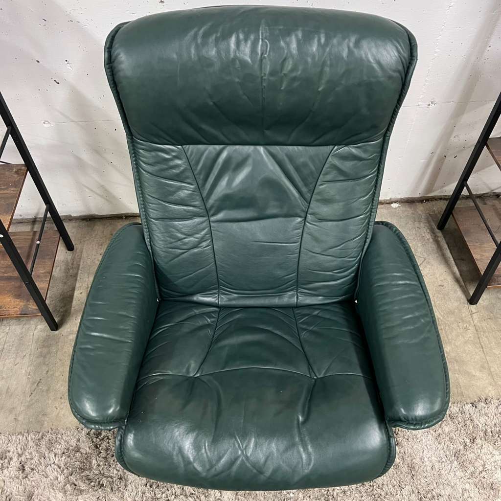 Ekornes stressless leather recliner. Mint conditon Norwegian chair.
