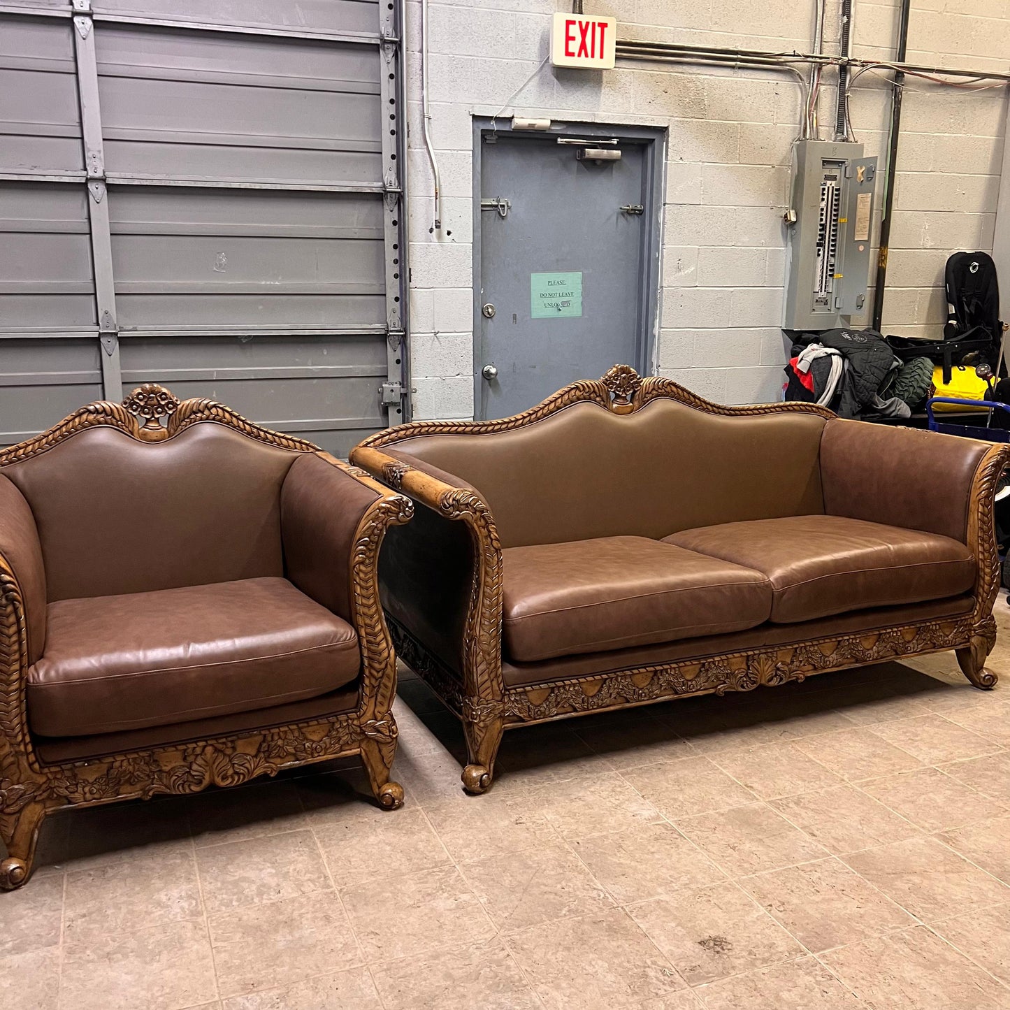Very wide leather sofa set. 3+2+1